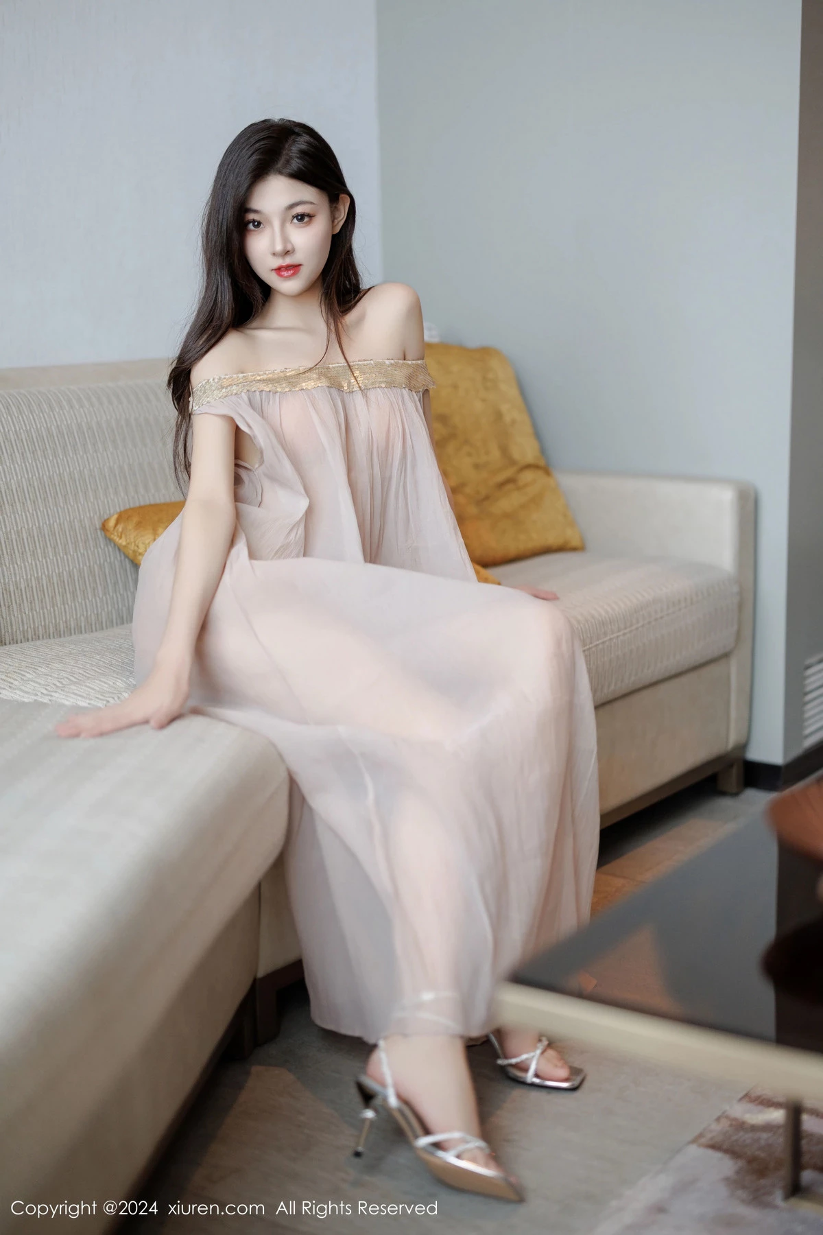 [[XiuRen秀人网]秀人网]No.9426_模特初梦瑶私房性感浅色薄透连衣裙配凉高跟秀翘臀美腿诱惑写真102P