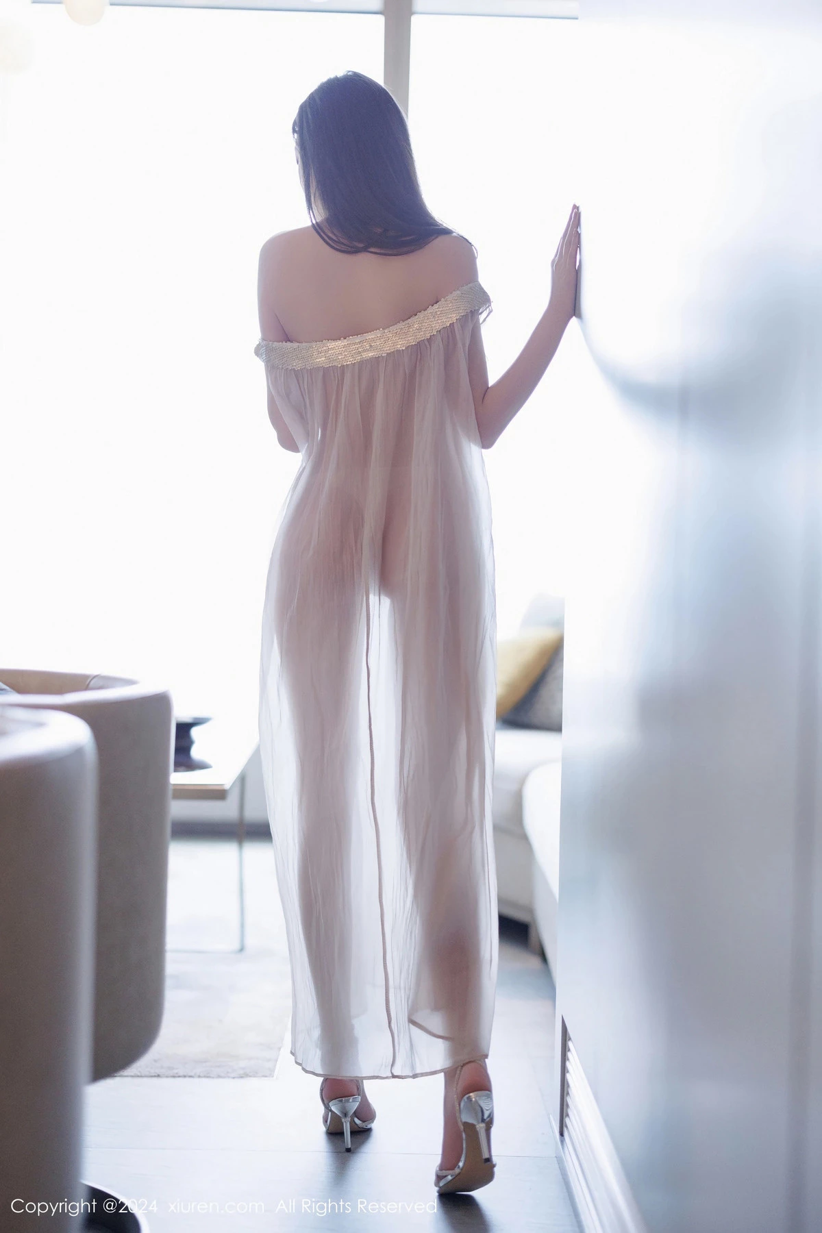 [[XiuRen秀人网]秀人网]No.9426_模特初梦瑶私房性感浅色薄透连衣裙配凉高跟秀翘臀美腿诱惑写真102P