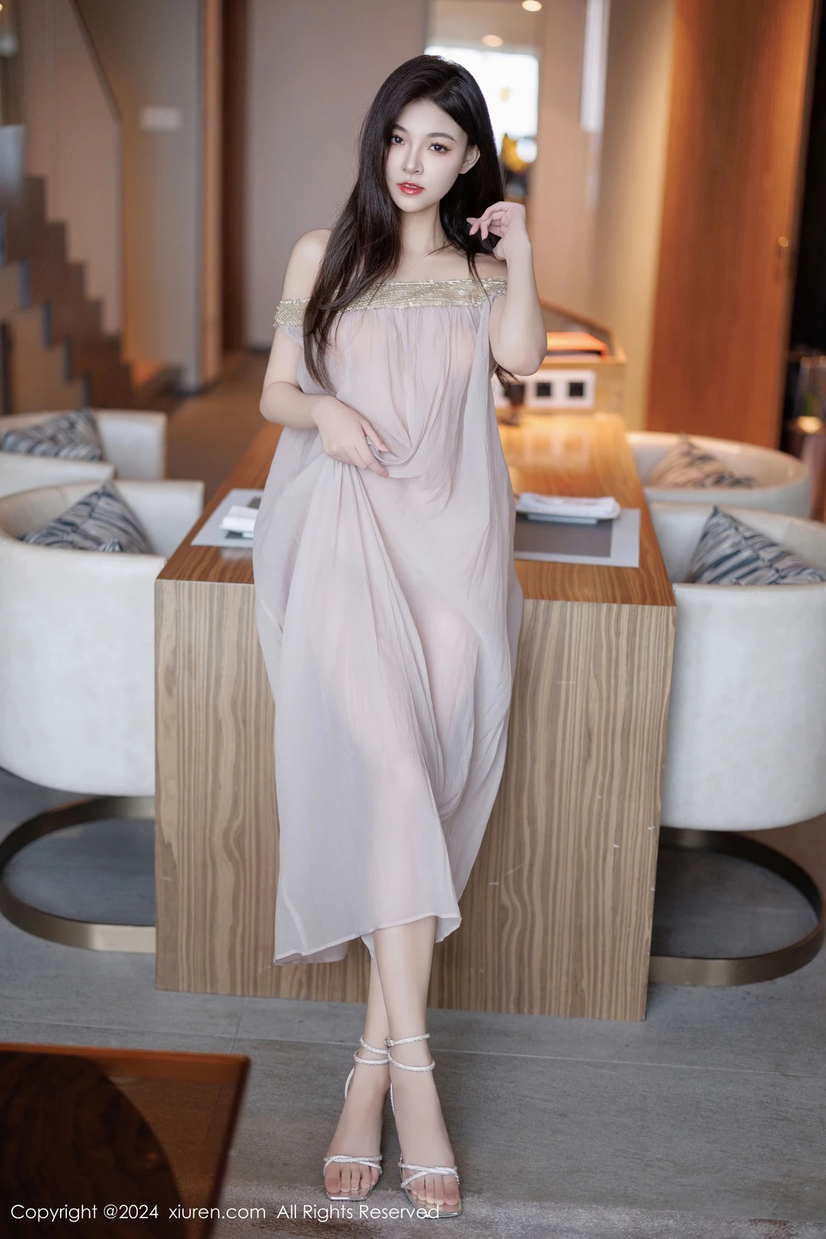 [[XiuRen秀人网]秀人网]No.9426_模特初梦瑶私房性感浅色薄透连衣裙配凉高跟秀翘臀美腿诱惑写真102P