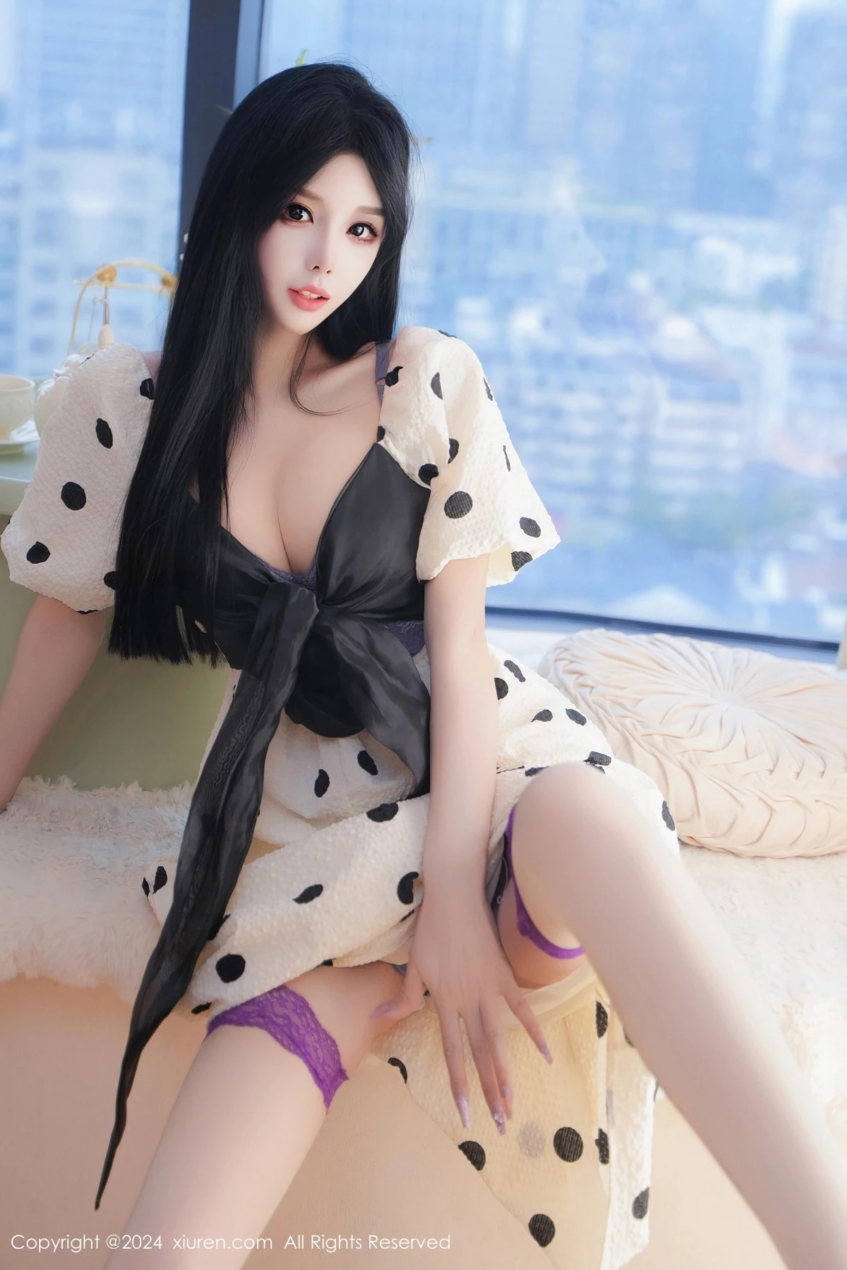 [[XiuRen秀人网]秀人网]No.9425_模特陈芊儿性感波点短裙露灰色情趣内衣配紫丝袜秀美腿诱惑写真80P