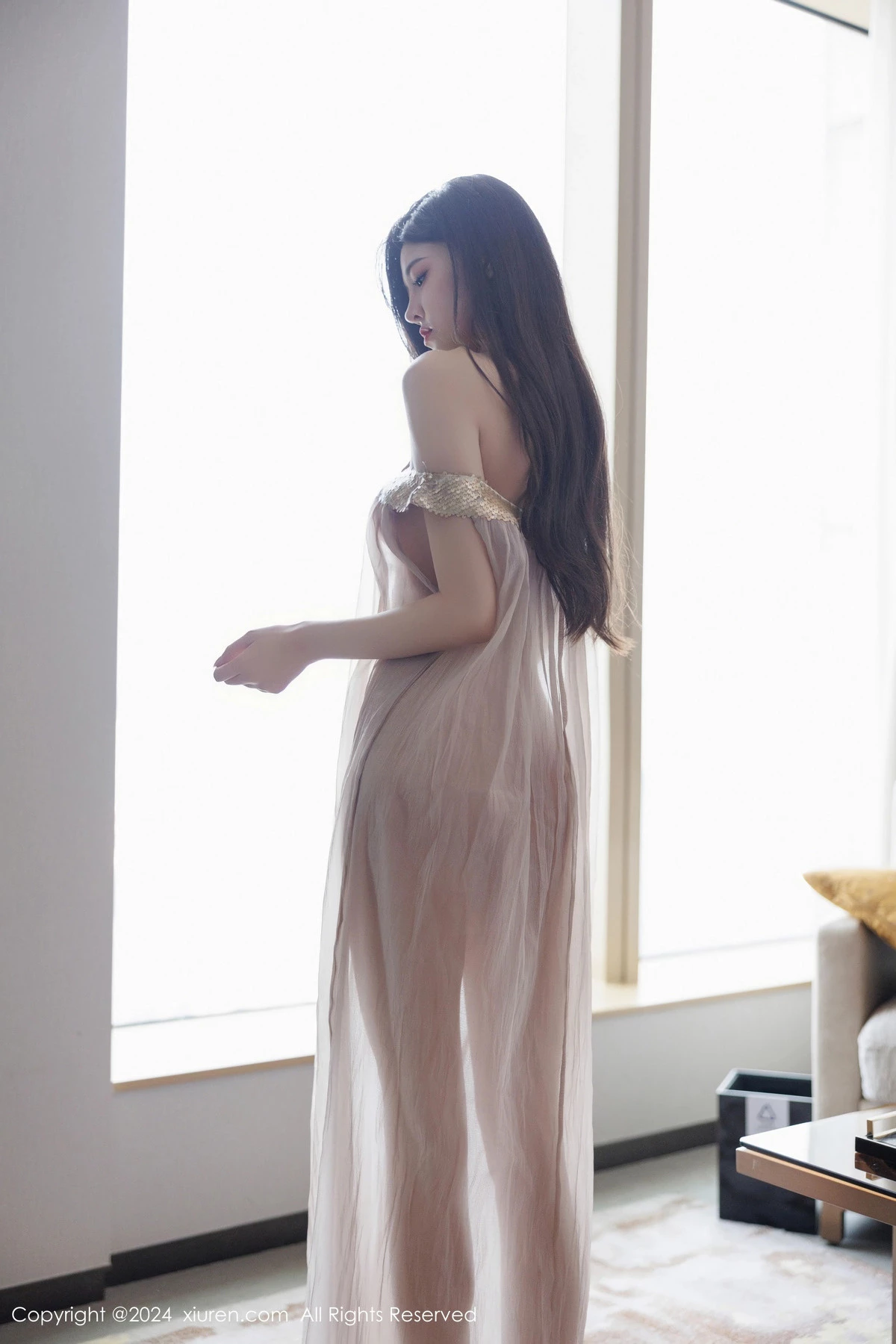 [[XiuRen秀人网]秀人网]No.9426_模特初梦瑶私房性感浅色薄透连衣裙配凉高跟秀翘臀美腿诱惑写真102P