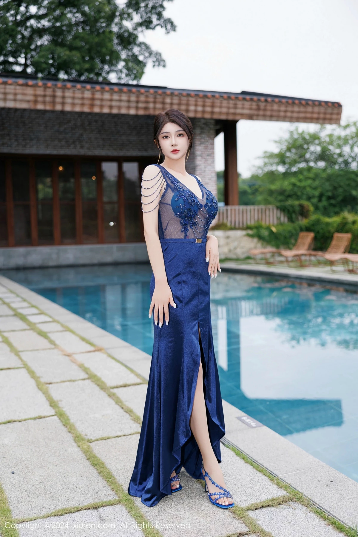 [[XiuRen秀人网]秀人网]No.9435_模特凯竹Quinn性感蓝色连衣长裙露蓝色内衣秀丰腴身材诱惑写真82P