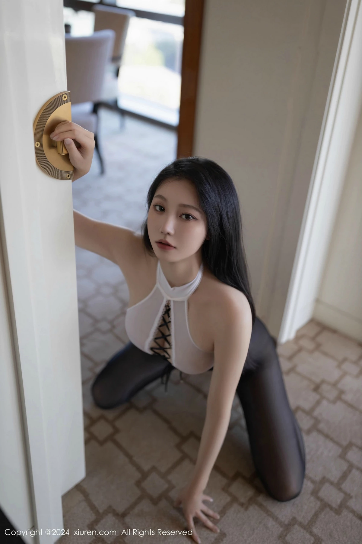 [[XiuRen秀人网]秀人网]No.9436_模特安然anran私房性感白色内衣配黑丝吊袜秀柔美身段诱惑写真80P