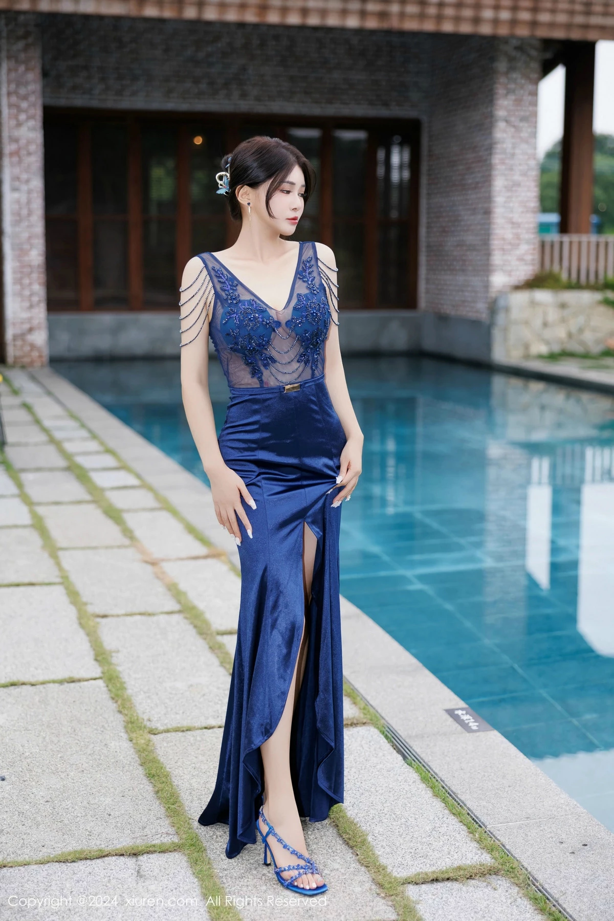 [[XiuRen秀人网]秀人网]No.9435_模特凯竹Quinn性感蓝色连衣长裙露蓝色内衣秀丰腴身材诱惑写真82P