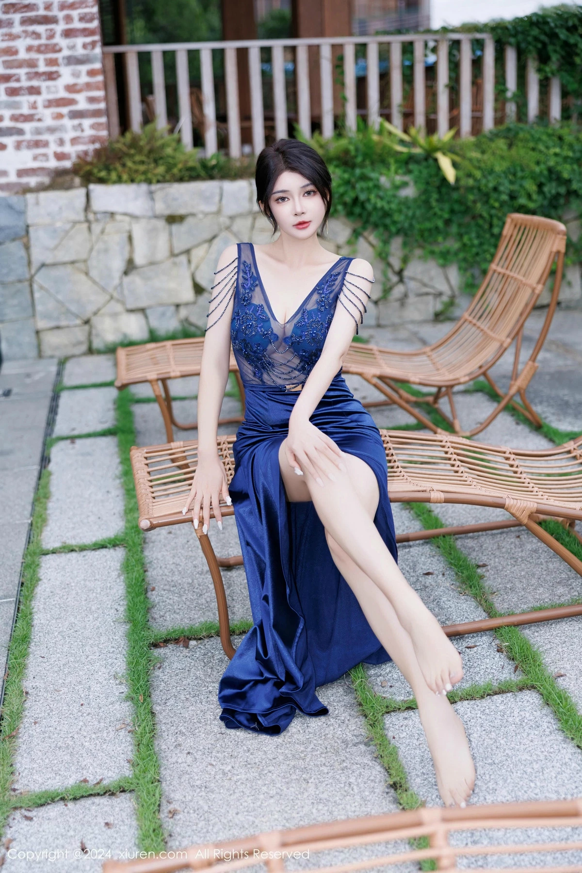[[XiuRen秀人网]秀人网]No.9435_模特凯竹Quinn性感蓝色连衣长裙露蓝色内衣秀丰腴身材诱惑写真82P