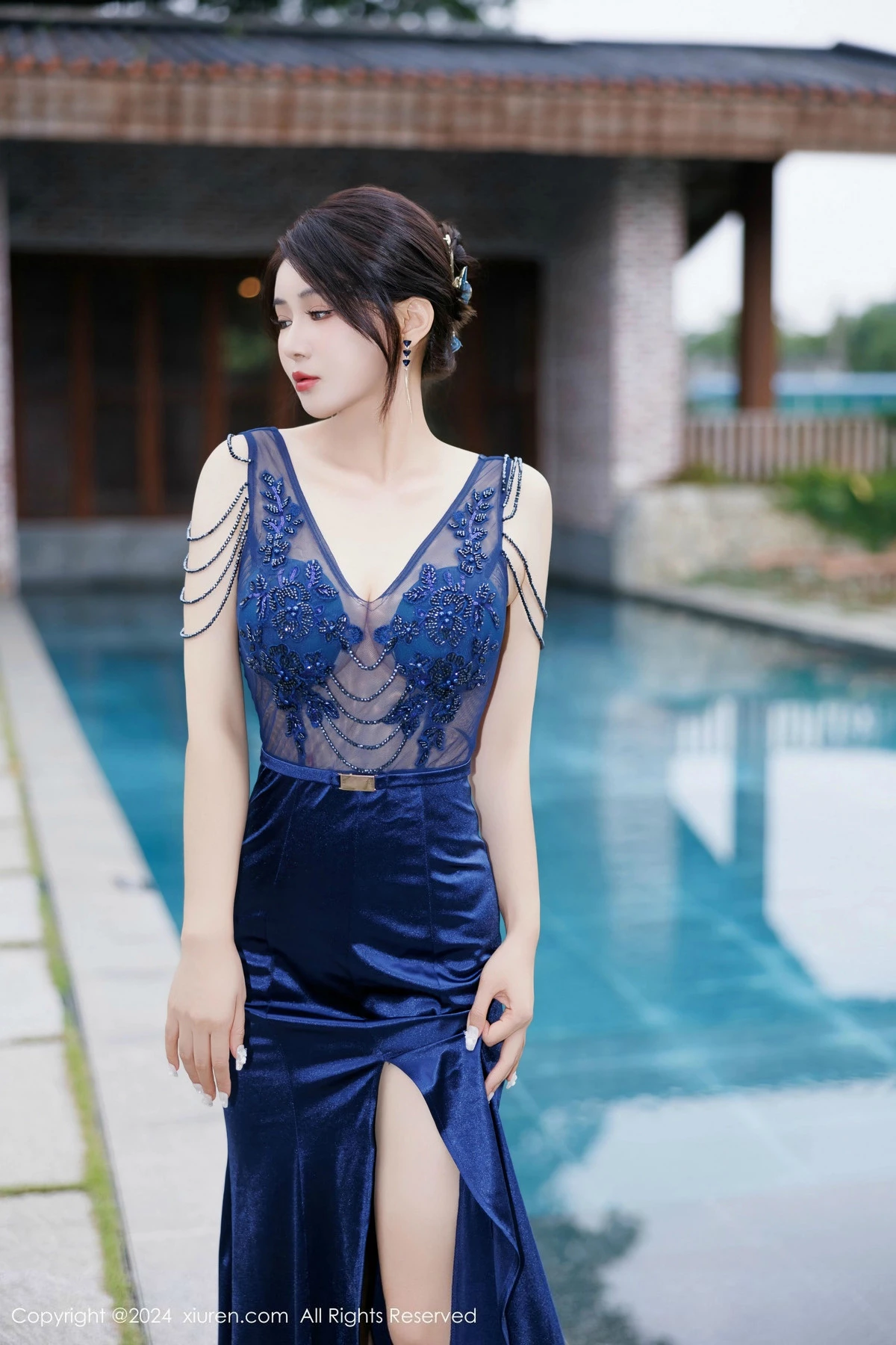 [[XiuRen秀人网]秀人网]No.9435_模特凯竹Quinn性感蓝色连衣长裙露蓝色内衣秀丰腴身材诱惑写真82P