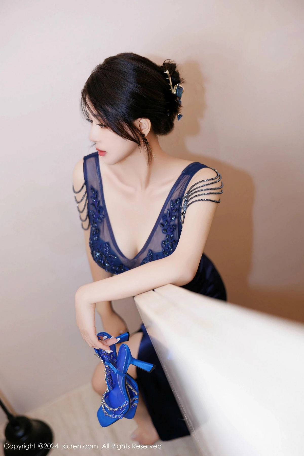 [[XiuRen秀人网]秀人网]No.9435_模特凯竹Quinn性感蓝色连衣长裙露蓝色内衣秀丰腴身材诱惑写真82P