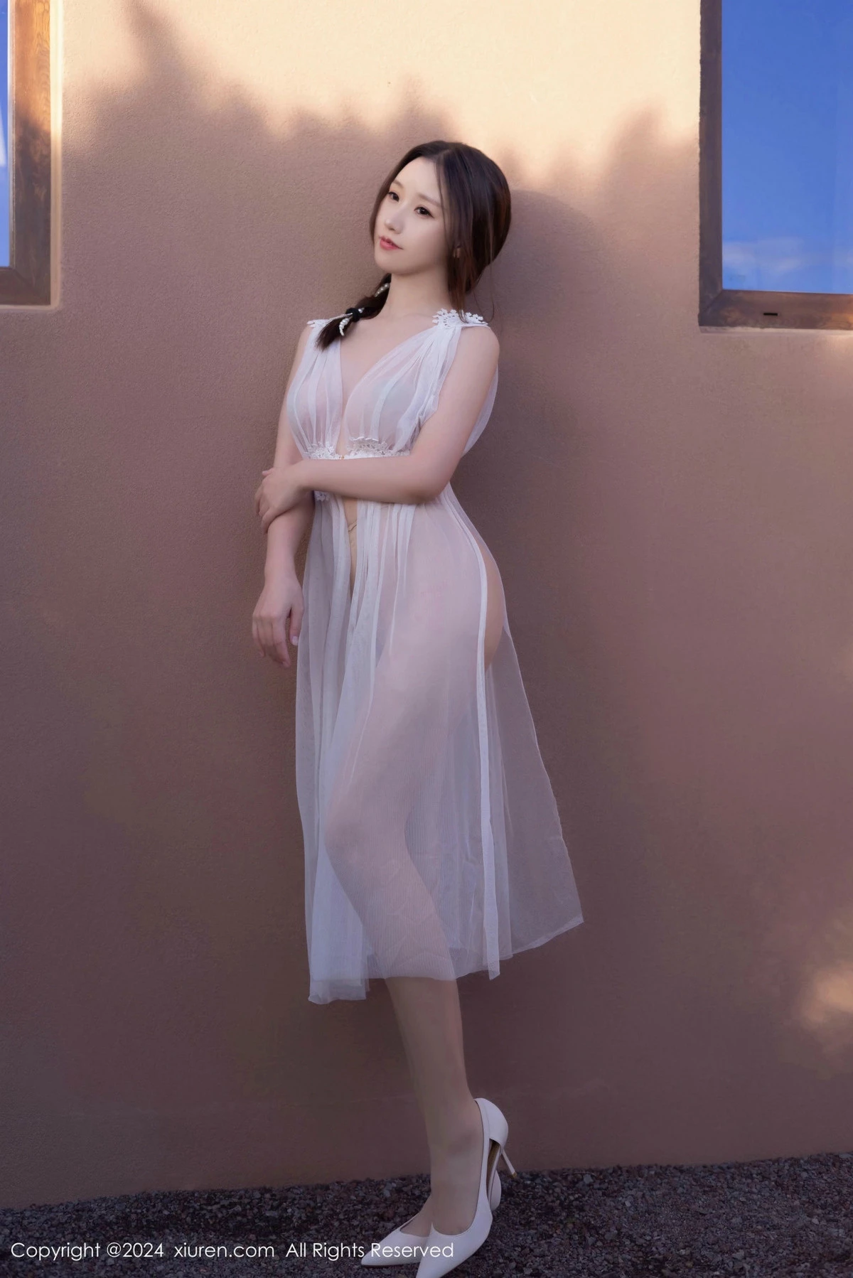 [[XiuRen秀人网]秀人网]No.9442_模特杏子Yada性感白色薄纱轻透服饰配肉丝袜秀曼妙身姿诱惑写真82P