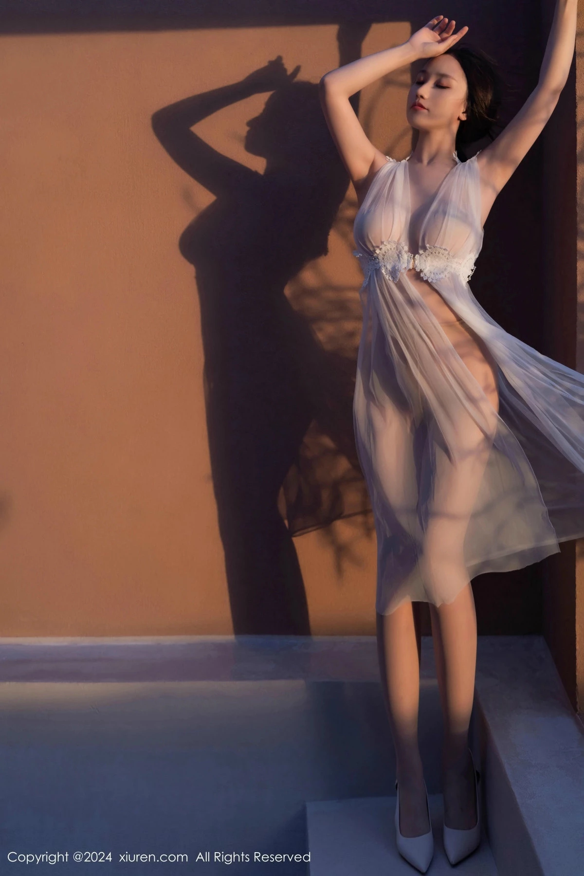 [[XiuRen秀人网]秀人网]No.9442_模特杏子Yada性感白色薄纱轻透服饰配肉丝袜秀曼妙身姿诱惑写真82P