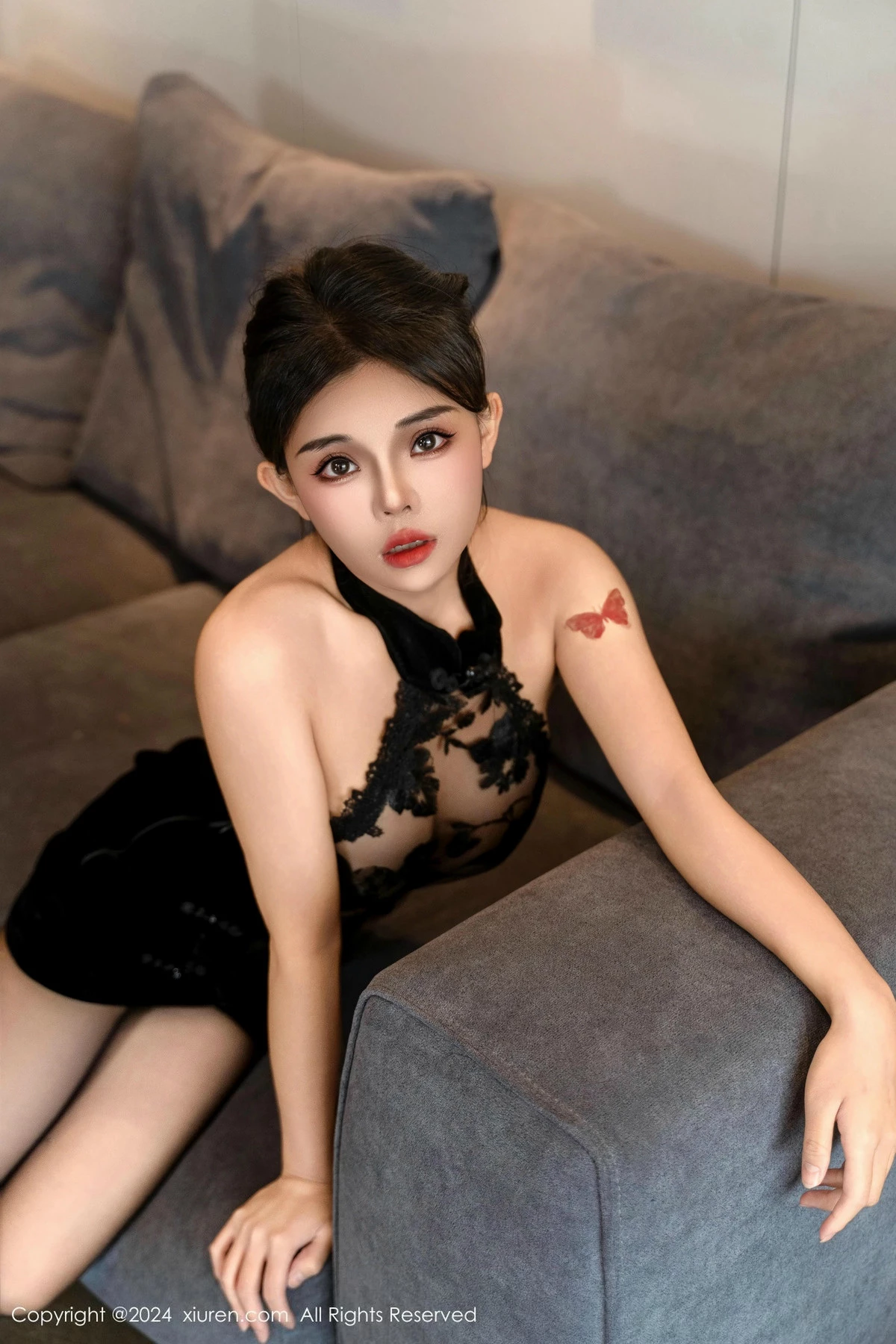 [[XiuRen秀人网]秀人网]No.9437_模特小童颜性感白色内衣+黑色情趣内衣秀凹凸身材惹火诱惑写真113P