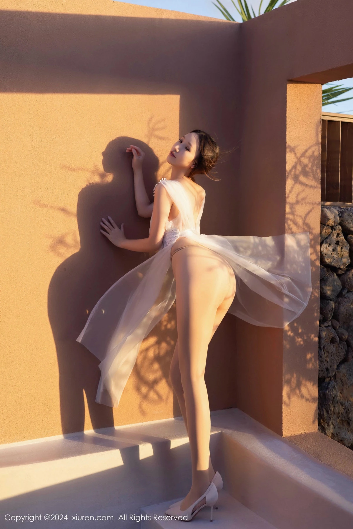 [[XiuRen秀人网]秀人网]No.9442_模特杏子Yada性感白色薄纱轻透服饰配肉丝袜秀曼妙身姿诱惑写真82P