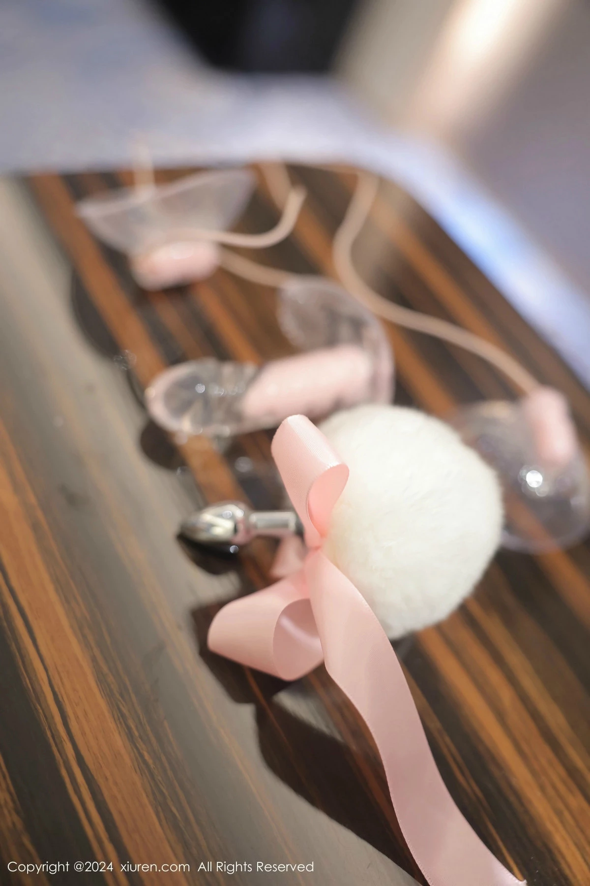 [[XiuRen秀人网]秀人网]No.9447_模特小肉肉咪性感白色情趣女仆服饰配白丝袜秀凹凸身材诱惑写真82P