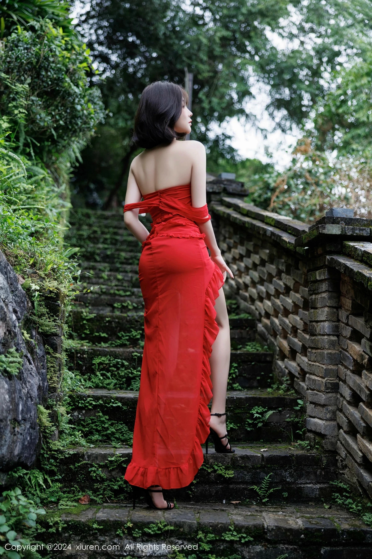 [[XiuRen秀人网]秀人网]No.9449_女神徐莉芝Booty红色连衣裙露蕾丝情趣内衣秀曼妙身姿诱惑写真101P