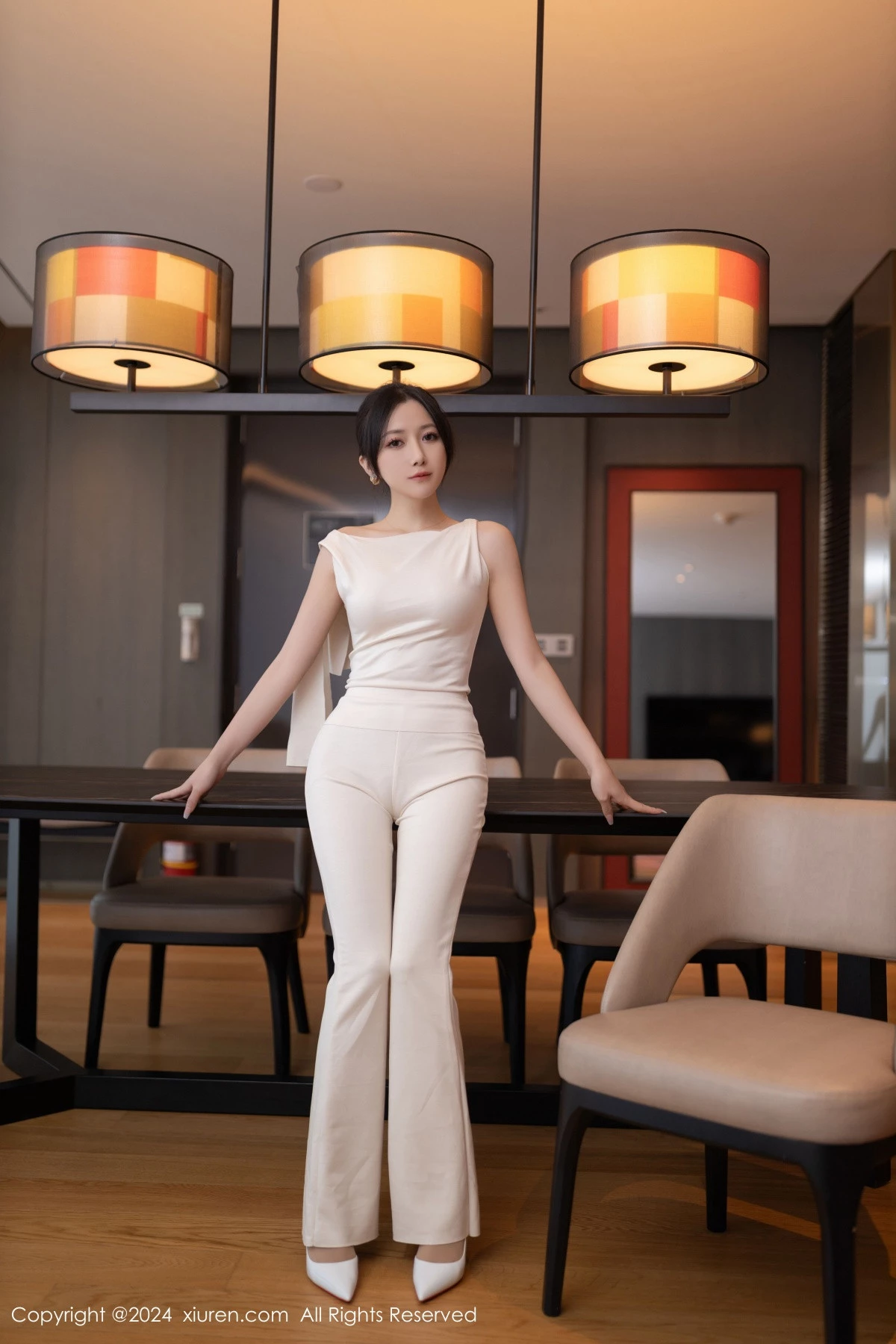 [[XiuRen秀人网]秀人网]No.9457_模特鱼子酱Fish职场主题浅色服饰配超薄肉丝秀曼妙身姿诱惑写真80P