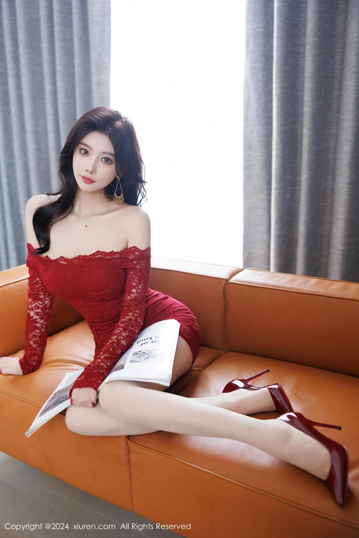 [[XiuRen秀人网]秀人网]No.9456_女神杨晨晨Yome红色连衣短裙+黑色情趣内衣秀丰腴身姿诱惑写真82P