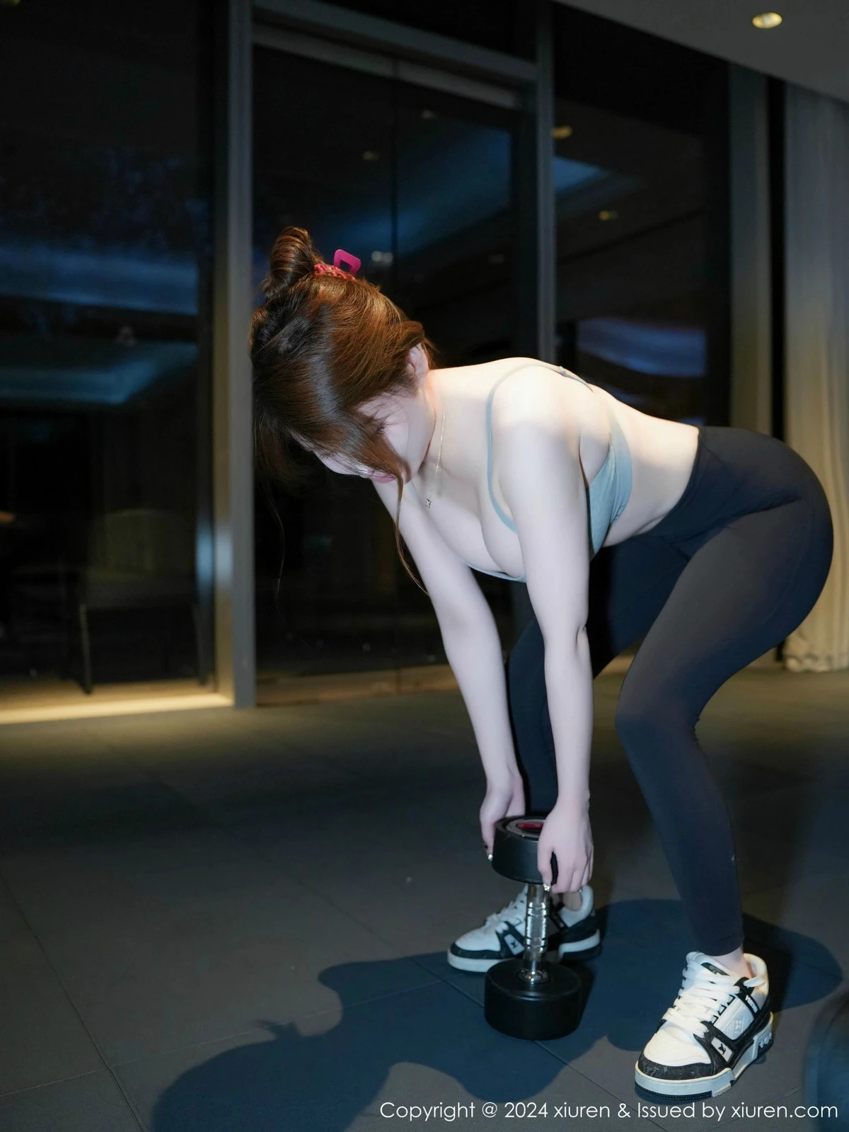 [[XiuRen秀人网]秀人网]No.9452_模特甜妮性感短款浅灰色健身服紧身秀丰腴身材撩人诱惑写真71P