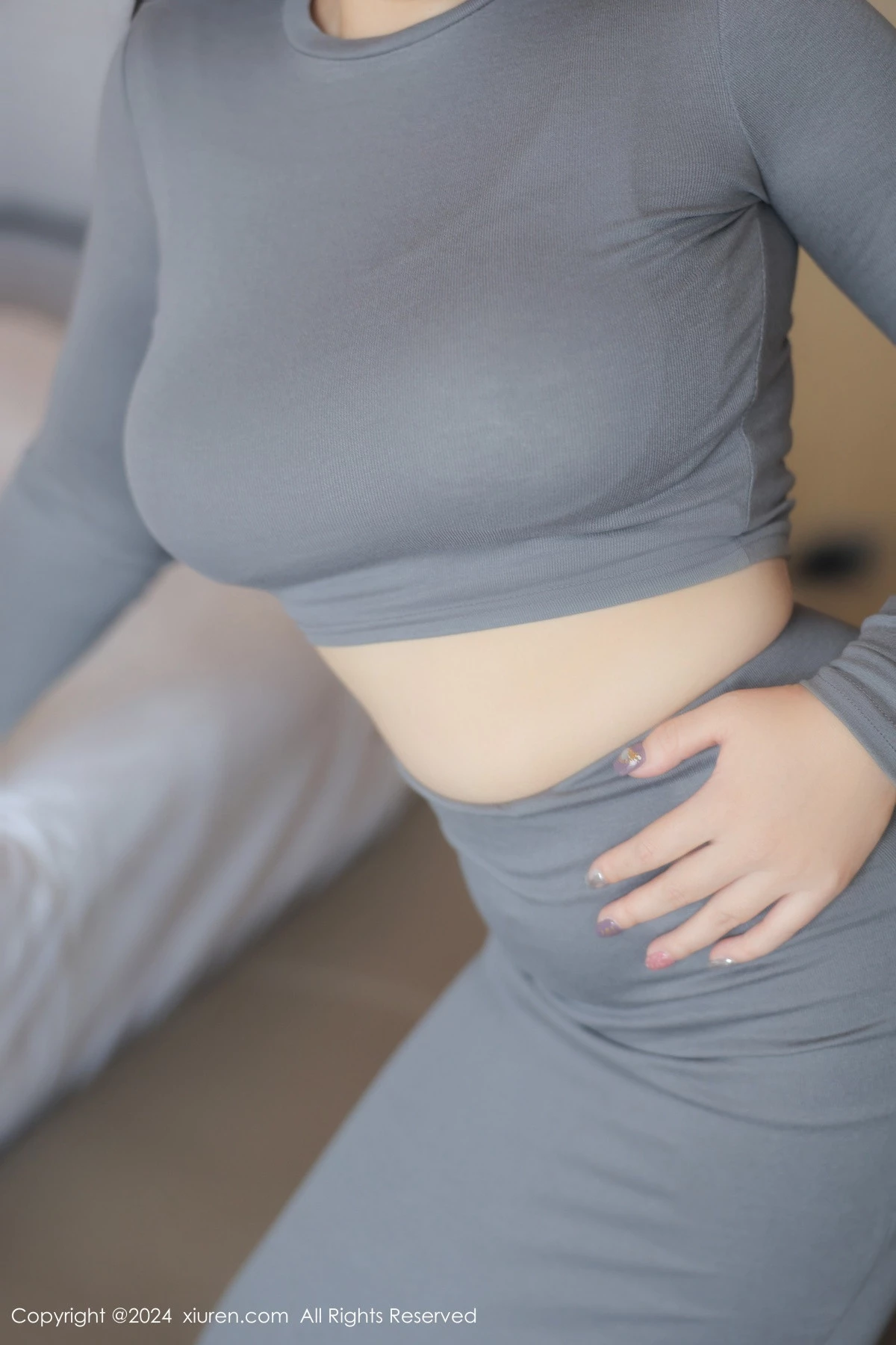 [[XiuRen秀人网]秀人网]No.9325_模特白洁Bessie性感灰色紧身服饰配黑丝袜秀丰满身材诱惑写真80P