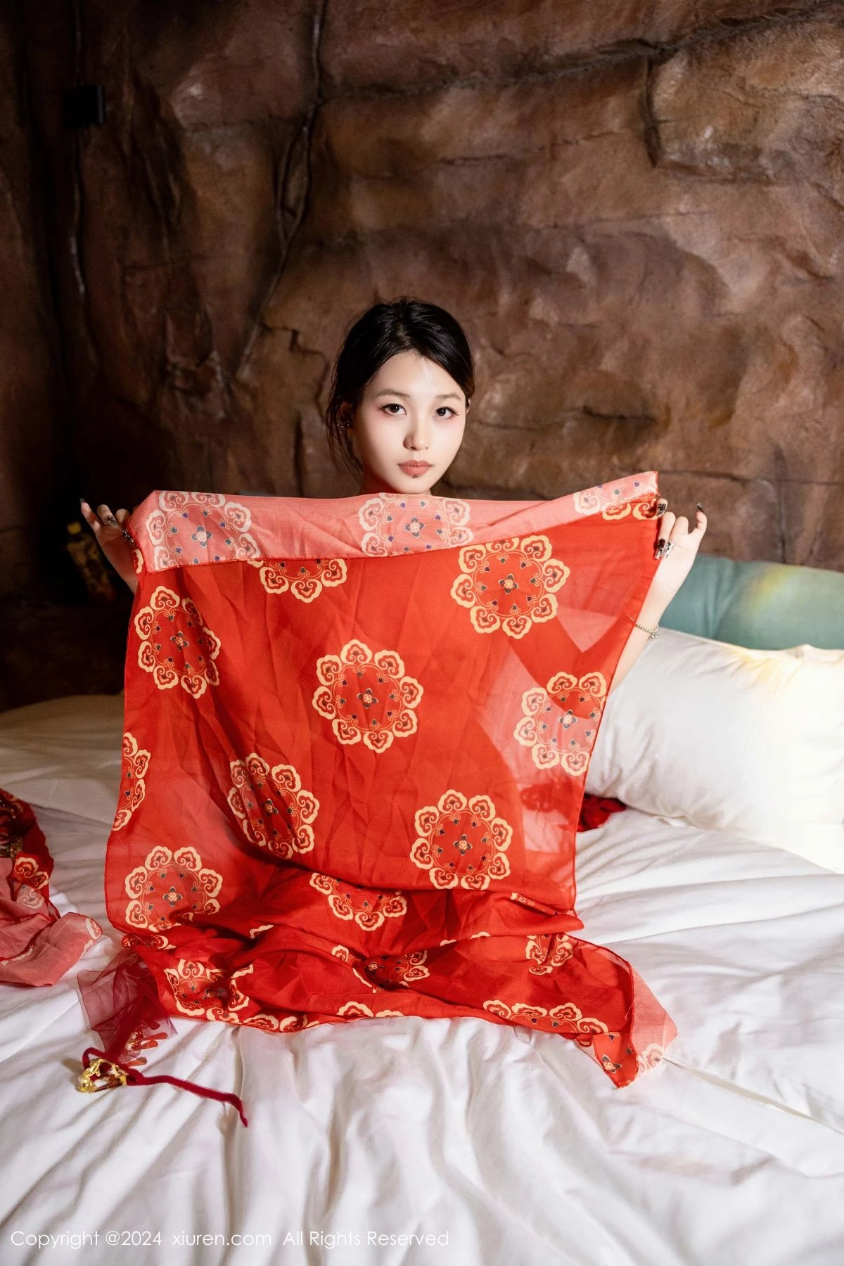 [[XiuRen秀人网]秀人网]No.9323_模特吴婷婉性感红色古风服饰露红色情趣内衣秀曼妙身姿诱惑写真79P