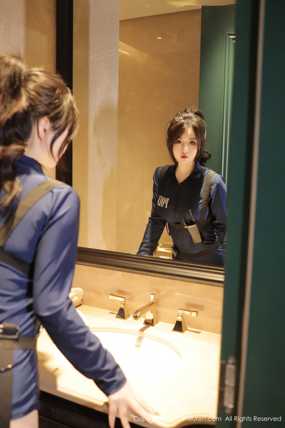 [[XiuRen秀人网]秀人网]No.9326_模特陈小花卫生间性感Cosplay装扮黑色服饰秀曼妙身姿诱惑写真78P