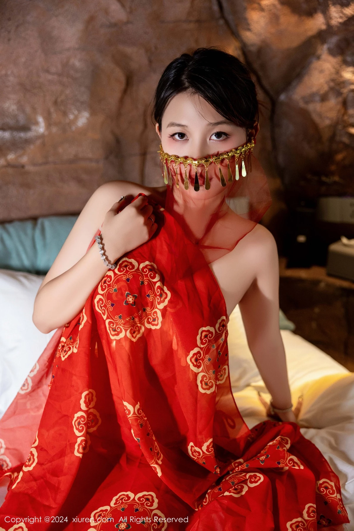 [[XiuRen秀人网]秀人网]No.9323_模特吴婷婉性感红色古风服饰露红色情趣内衣秀曼妙身姿诱惑写真79P