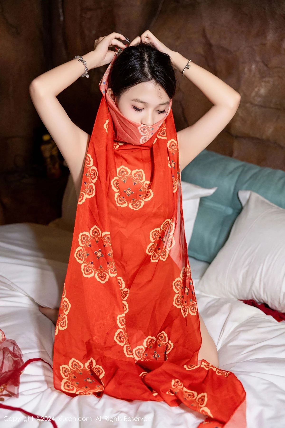 [[XiuRen秀人网]秀人网]No.9323_模特吴婷婉性感红色古风服饰露红色情趣内衣秀曼妙身姿诱惑写真79P