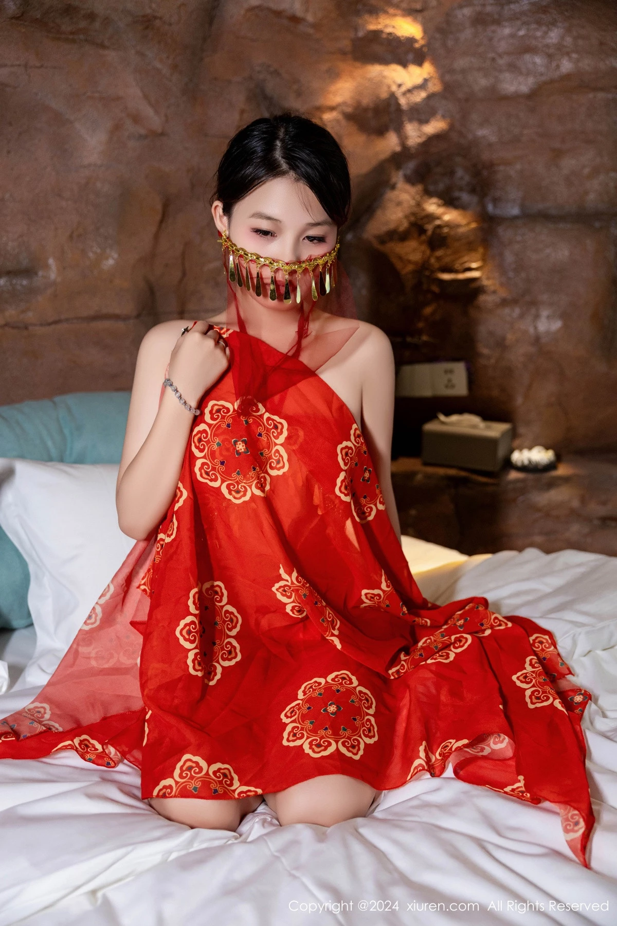 [[XiuRen秀人网]秀人网]No.9323_模特吴婷婉性感红色古风服饰露红色情趣内衣秀曼妙身姿诱惑写真79P