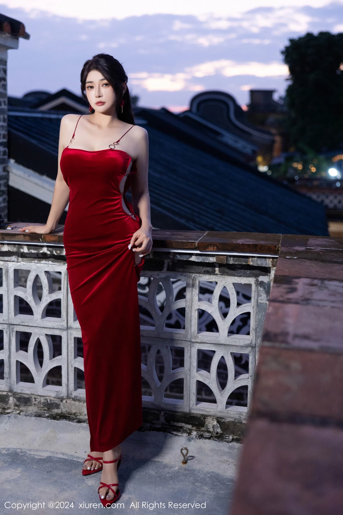 [[XiuRen秀人网]秀人网]No.9327_模特凯竹Quinn红色露肩礼裙+红色情趣蕾丝秀曼妙身姿诱惑写真87P