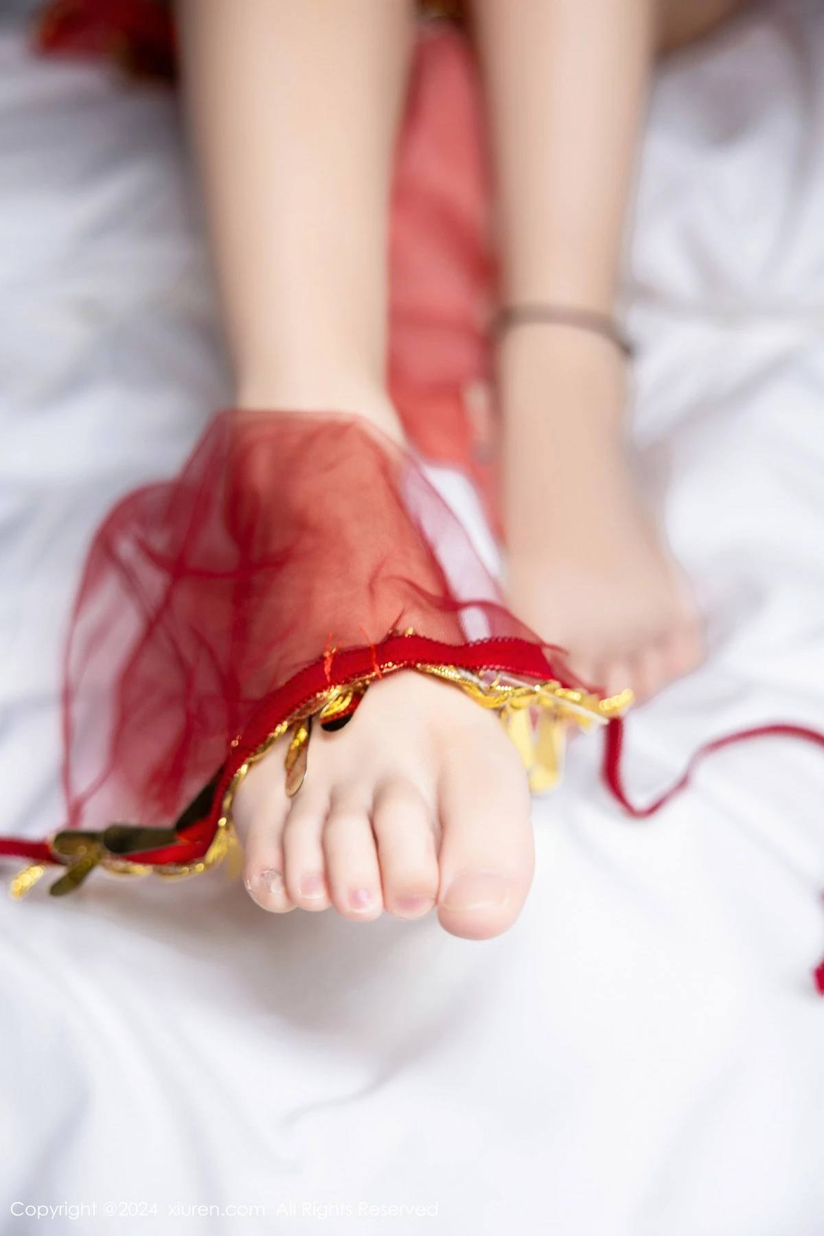 [[XiuRen秀人网]秀人网]No.9323_模特吴婷婉性感红色古风服饰露红色情趣内衣秀曼妙身姿诱惑写真79P