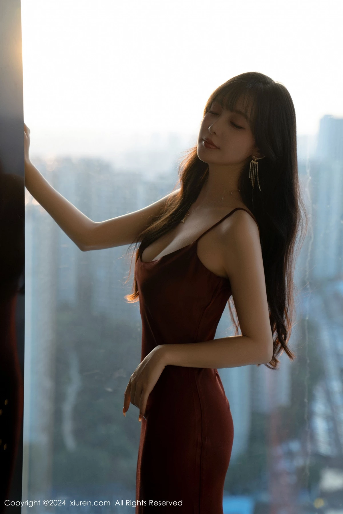 [[XiuRen秀人网]秀人网]No.9336_模特林星阑性感红色连衣长裙露黑色情趣内衣秀曼妙身姿诱惑写真85P