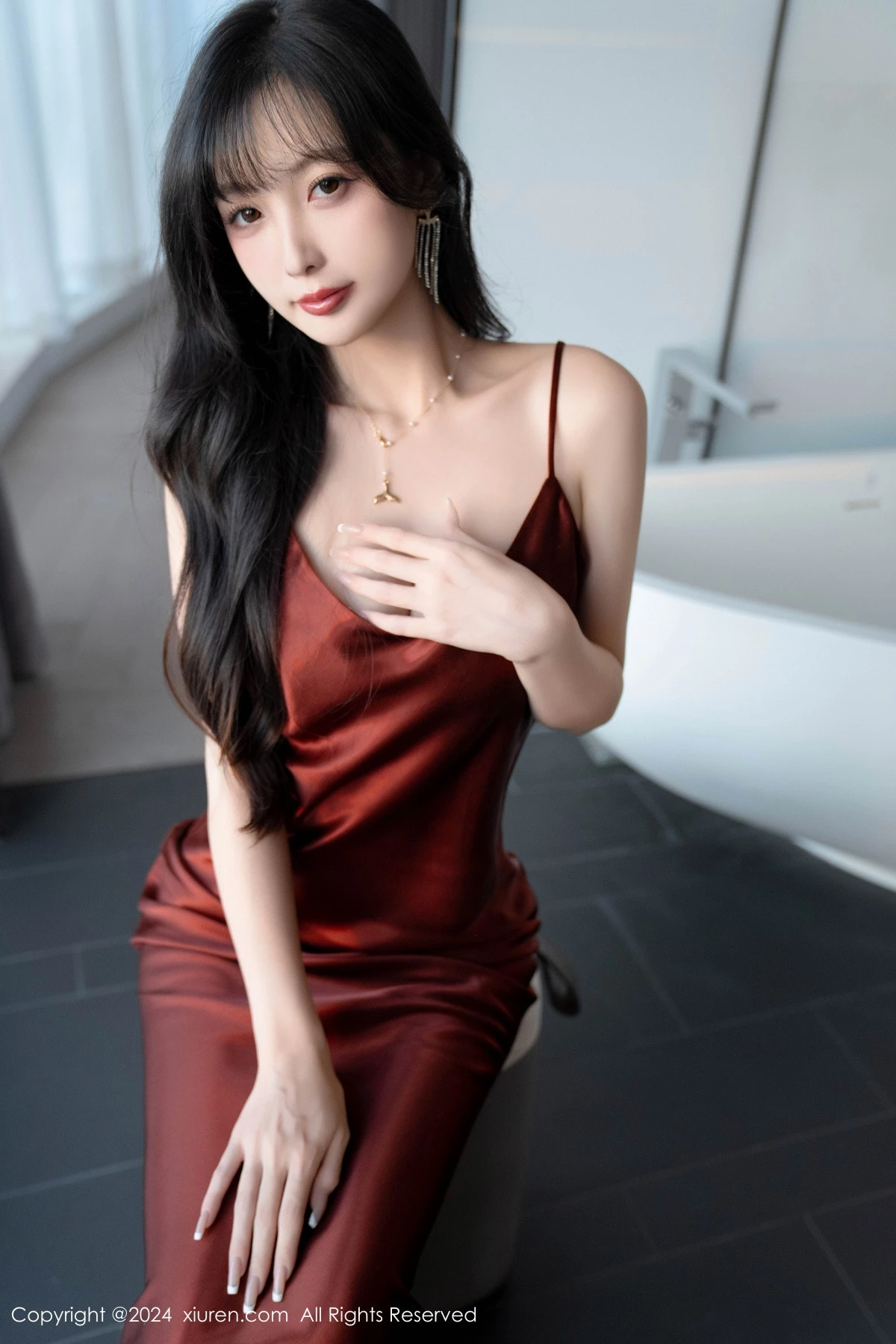 [[XiuRen秀人网]秀人网]No.9336_模特林星阑性感红色连衣长裙露黑色情趣内衣秀曼妙身姿诱惑写真85P