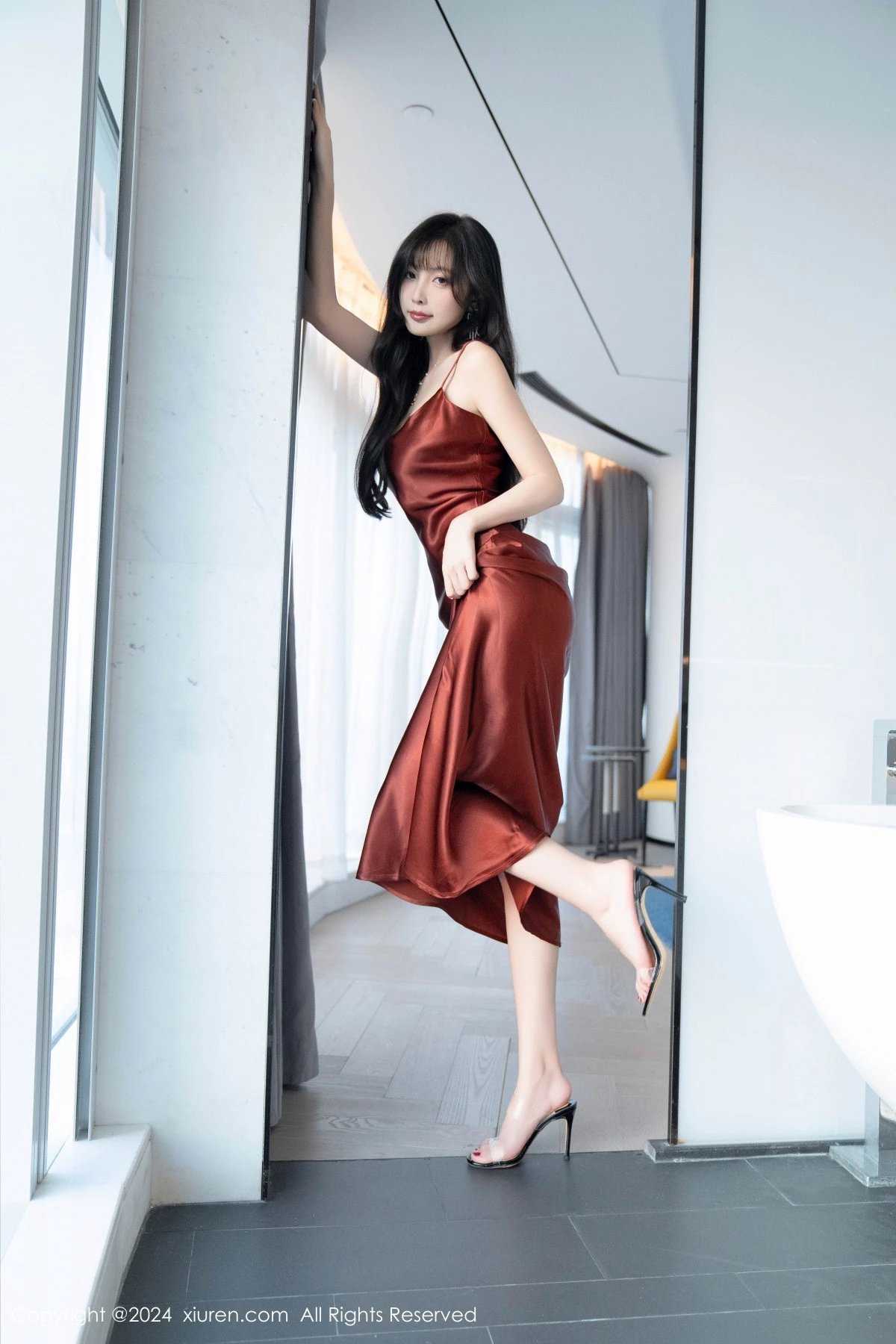 [[XiuRen秀人网]秀人网]No.9336_模特林星阑性感红色连衣长裙露黑色情趣内衣秀曼妙身姿诱惑写真85P