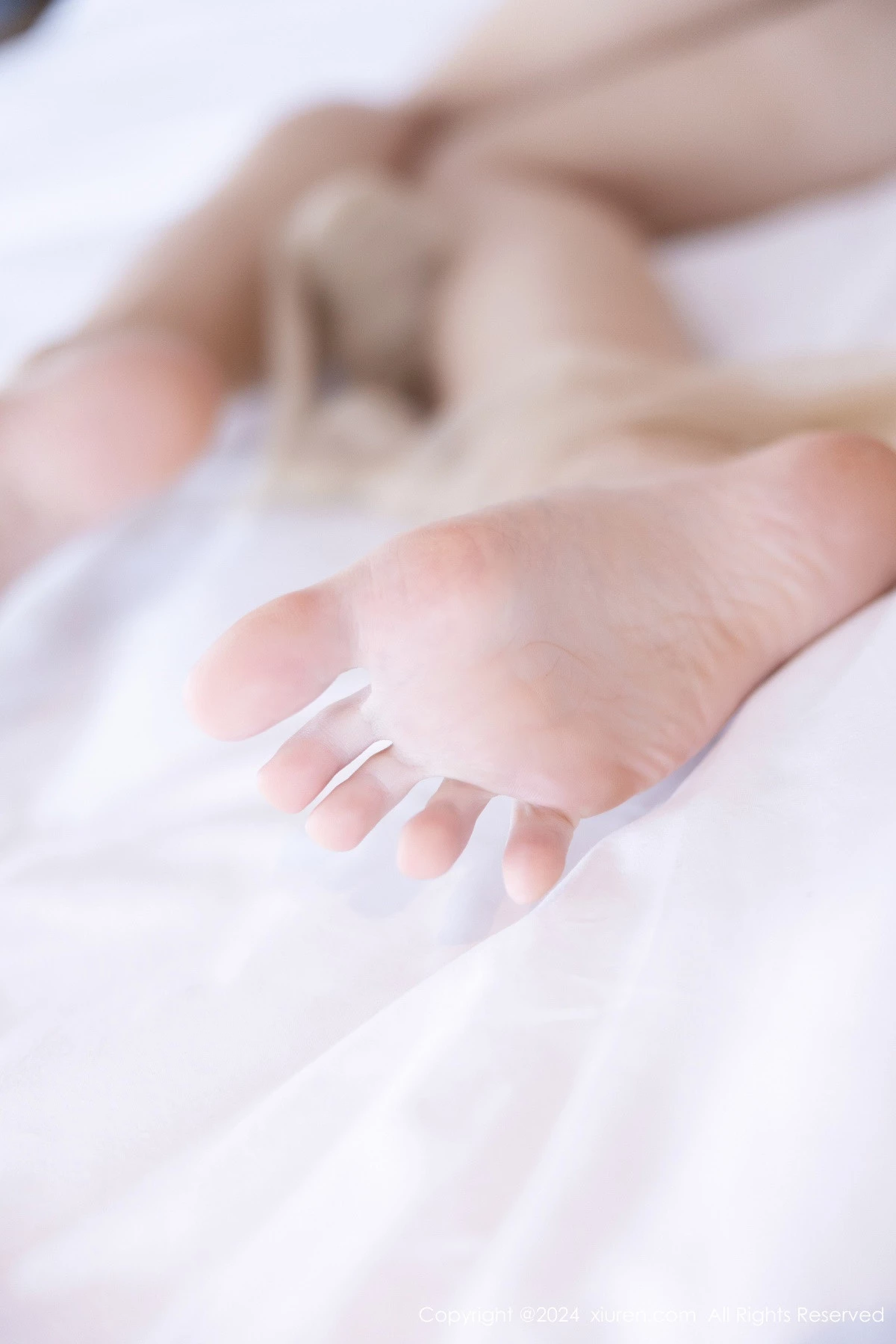 [[XiuRen秀人网]秀人网]No.9333_模特初梦瑶蓝色衬衫配灰短裙露性感灰色内衣秀曼妙身姿诱惑写真90P