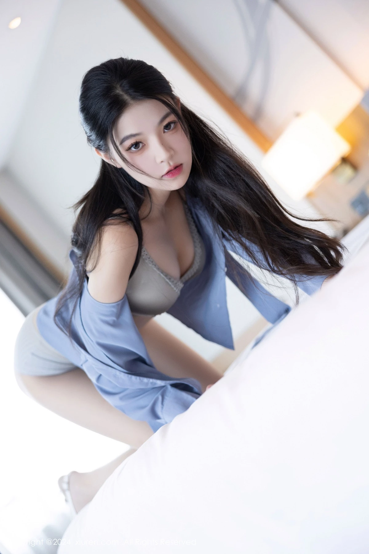 [[XiuRen秀人网]秀人网]No.9333_模特初梦瑶蓝色衬衫配灰短裙露性感灰色内衣秀曼妙身姿诱惑写真90P