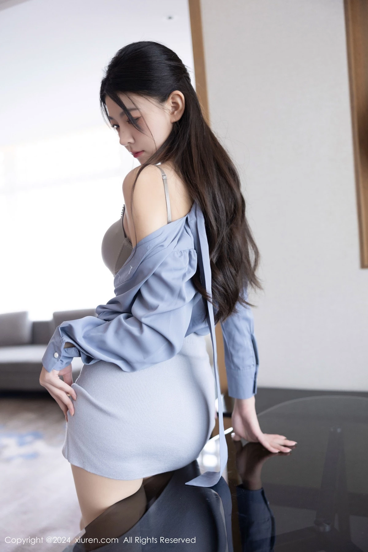 [[XiuRen秀人网]秀人网]No.9333_模特初梦瑶蓝色衬衫配灰短裙露性感灰色内衣秀曼妙身姿诱惑写真90P
