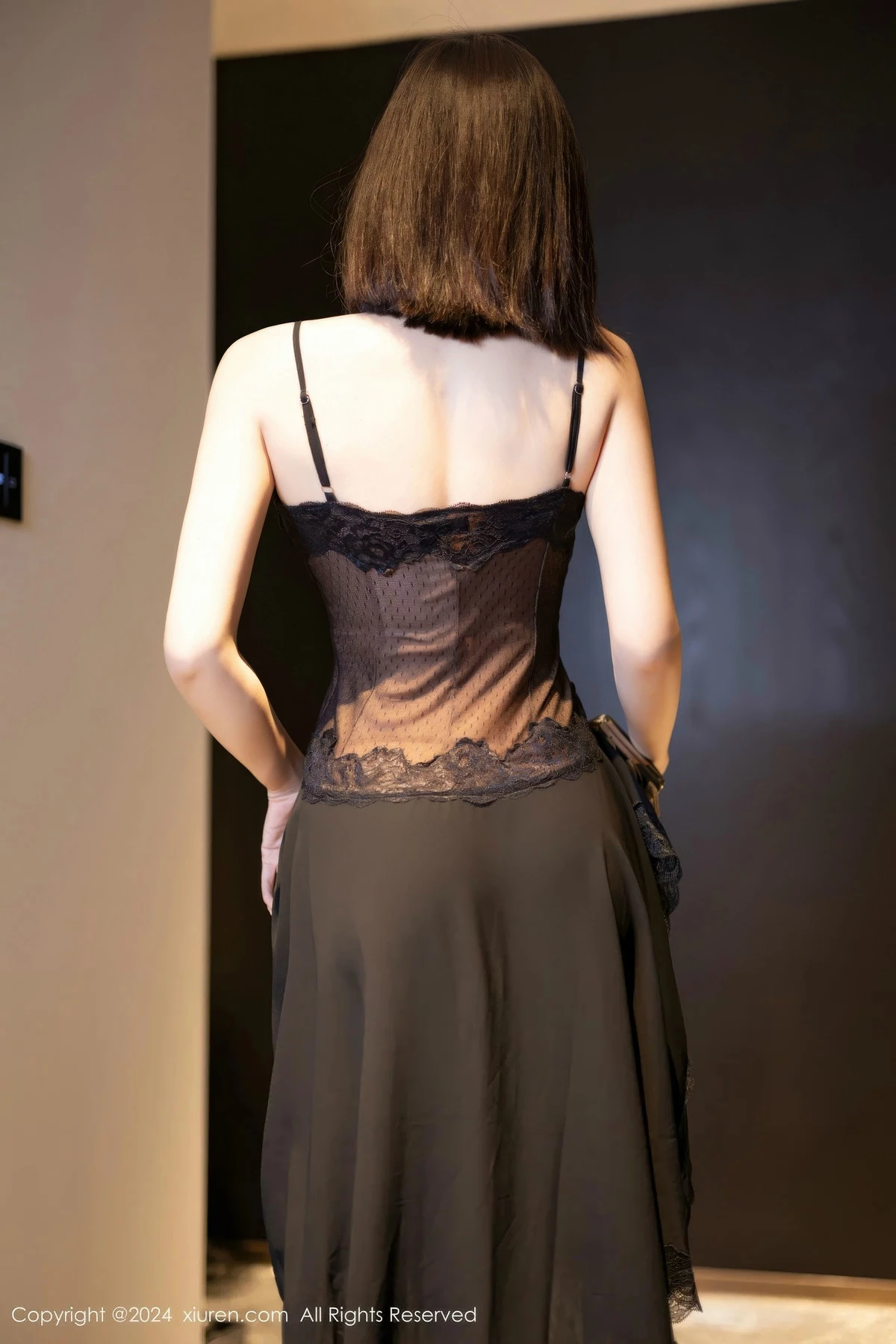 [[XiuRen秀人网]秀人网]No.9339_女神徐莉芝Booty性感黑色连衣裙+黑色连体网袜秀美腿诱惑写真82P