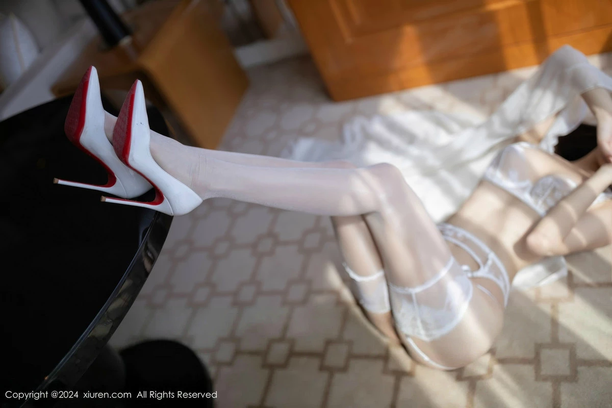 [[XiuRen秀人网]秀人网]No.9340_模特陆萱萱性感白色情趣内衣配白丝吊袜秀曼妙身姿撩人诱惑写真83P