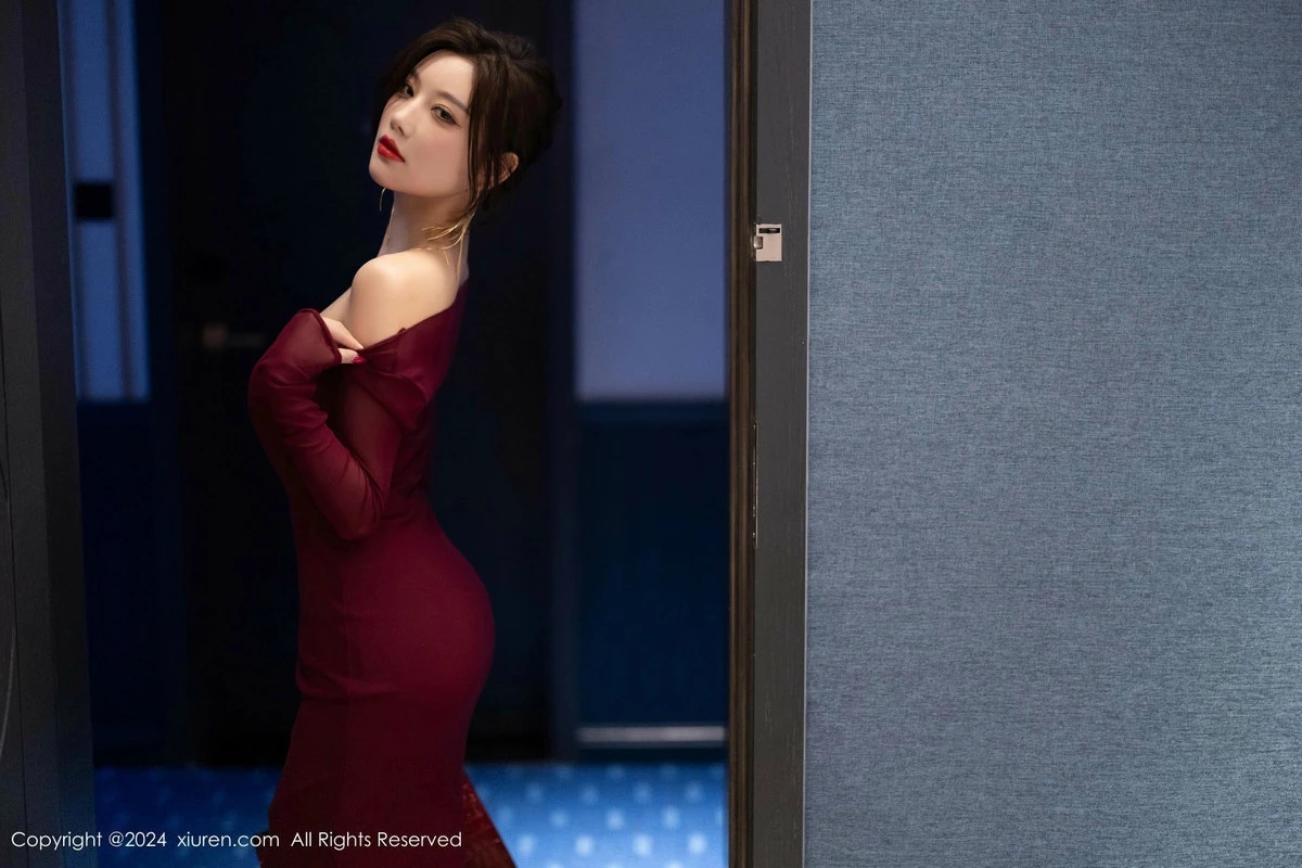 [[XiuRen秀人网]秀人网]No.9348_女神杨晨晨Yome性感红色连衣裙配超薄肉丝秀丰腴身材诱惑写真82P