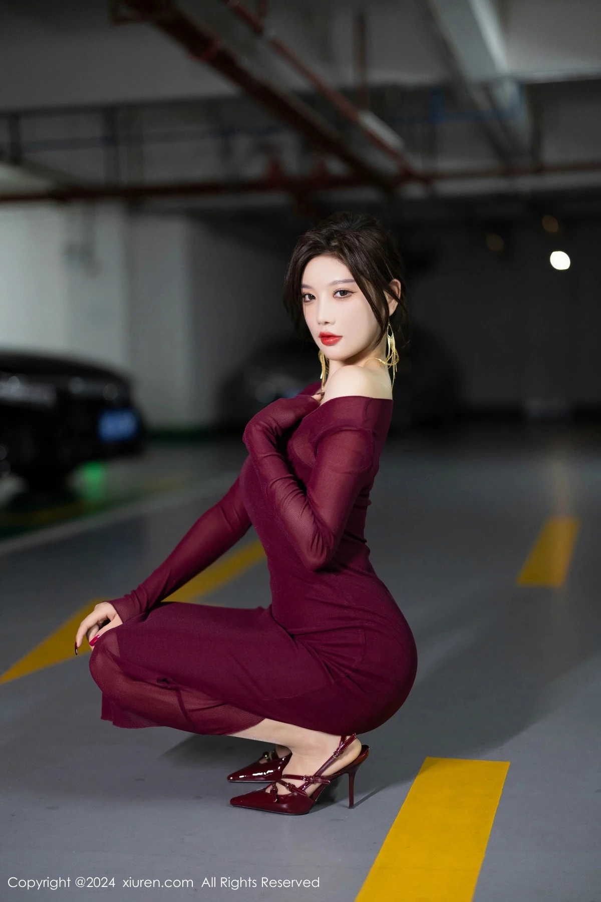 [[XiuRen秀人网]秀人网]No.9348_女神杨晨晨Yome性感红色连衣裙配超薄肉丝秀丰腴身材诱惑写真82P