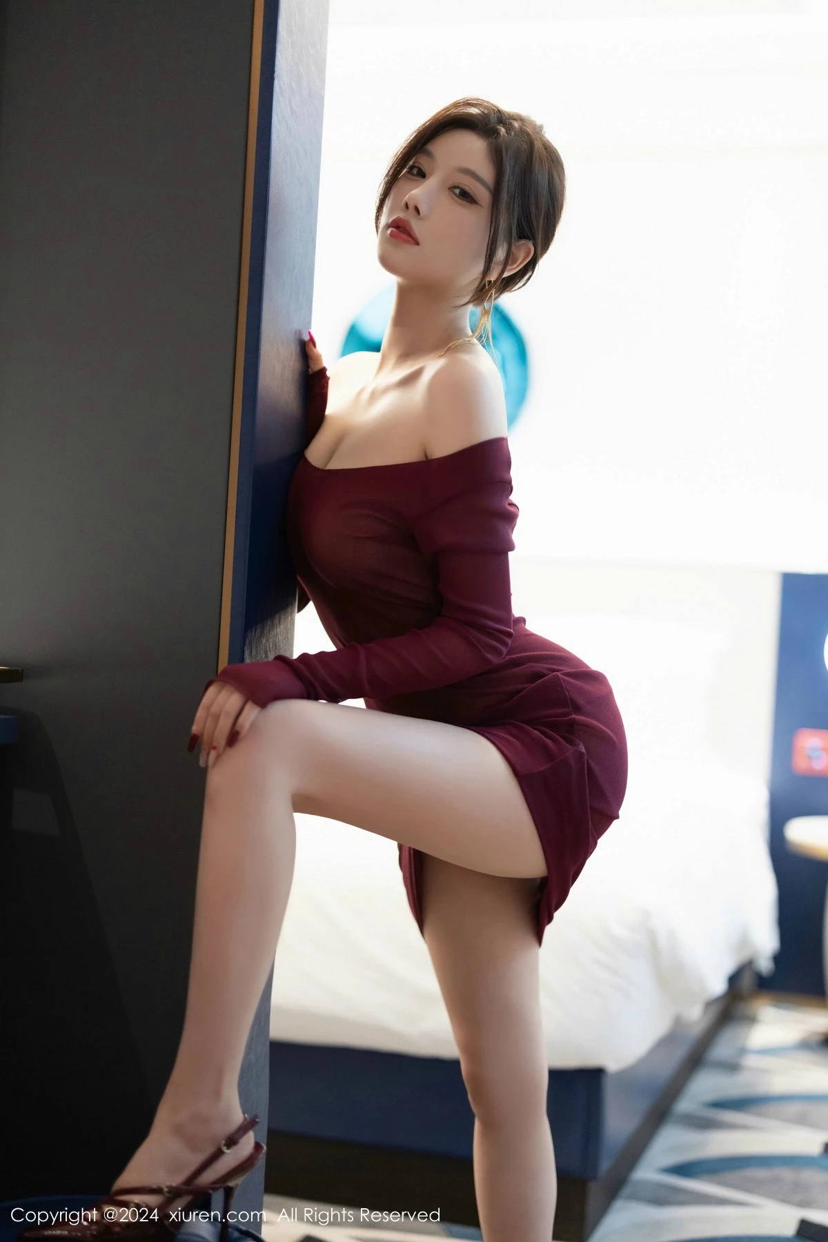 [[XiuRen秀人网]秀人网]No.9348_女神杨晨晨Yome性感红色连衣裙配超薄肉丝秀丰腴身材诱惑写真82P