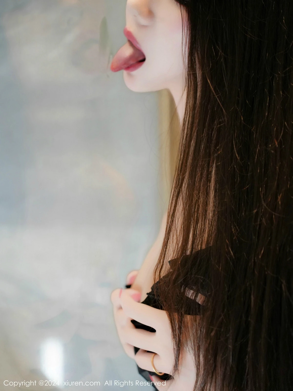 [[XiuRen秀人网]秀人网]No.9342_模特Lucky-性感银灰色连衣短裙配超薄黑丝秀翘臀美腿诱惑写真101P