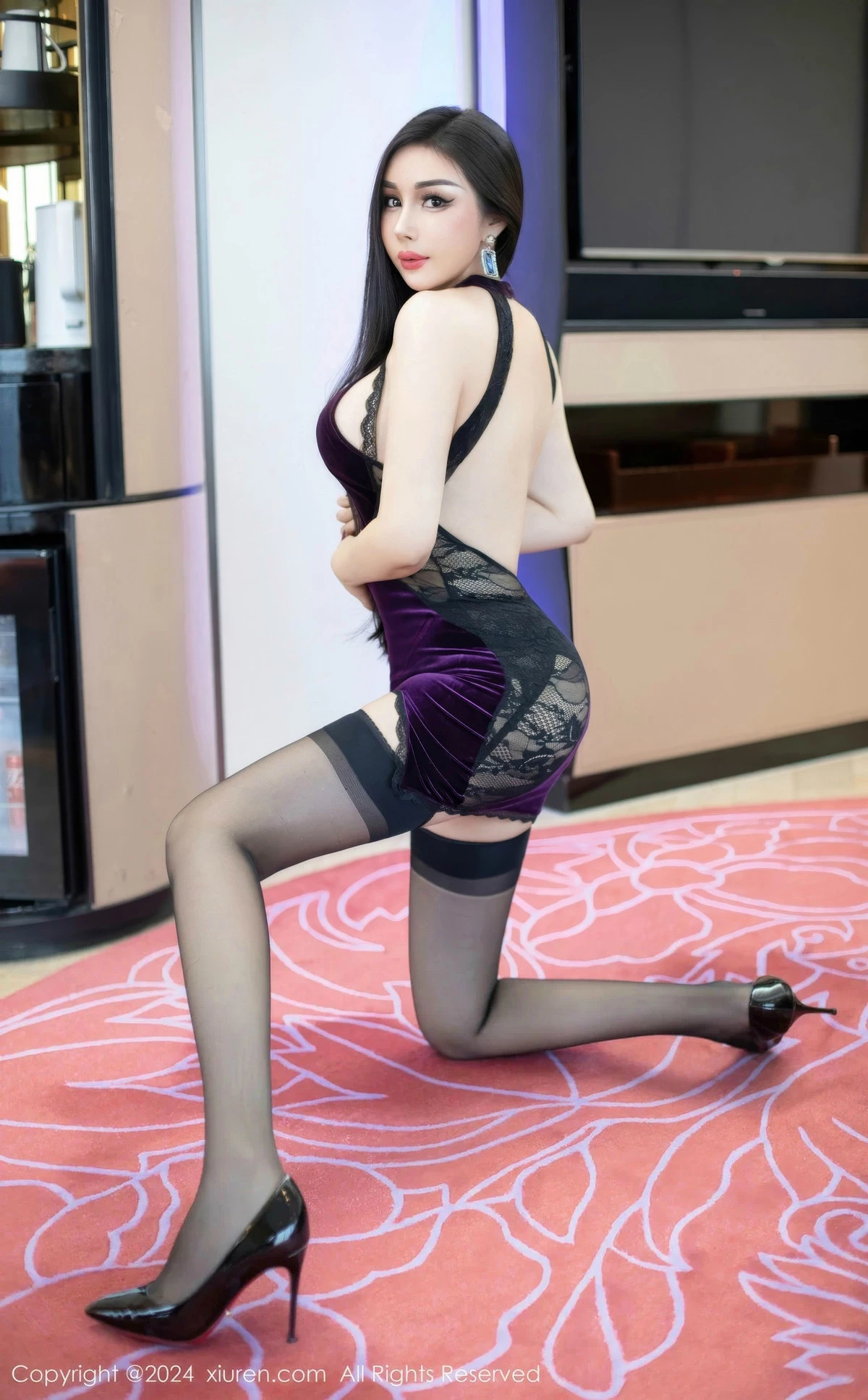 [[XiuRen秀人网]秀人网]No.9341_模特田冰冰私房性感紫色情趣服饰配黑丝吊袜秀翘臀美腿诱惑写真58P