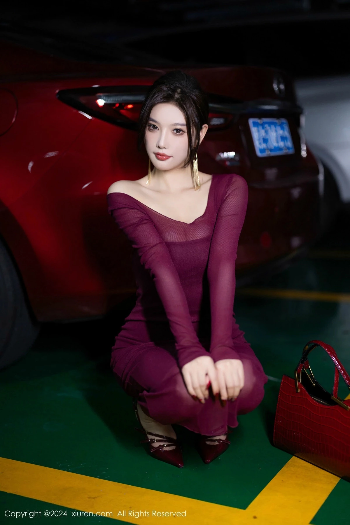 [[XiuRen秀人网]秀人网]No.9348_女神杨晨晨Yome性感红色连衣裙配超薄肉丝秀丰腴身材诱惑写真82P