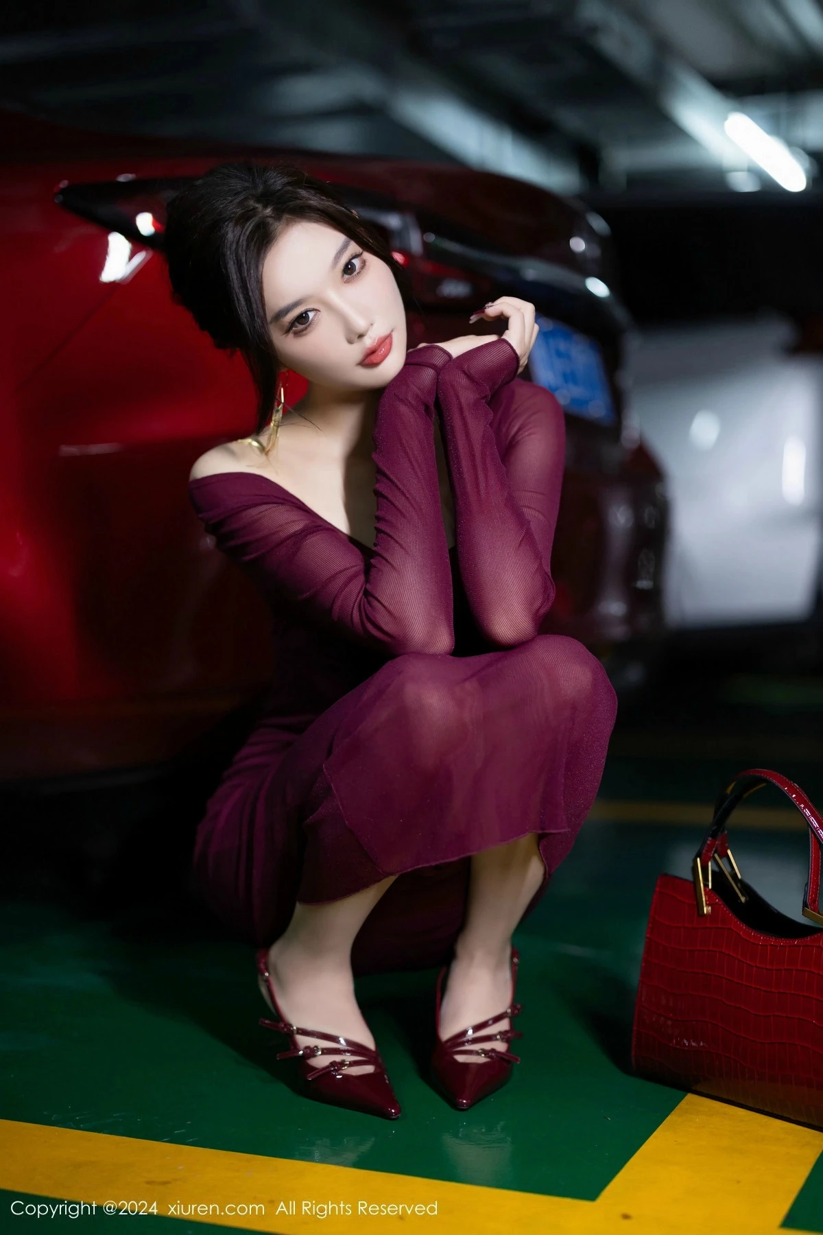 [[XiuRen秀人网]秀人网]No.9348_女神杨晨晨Yome性感红色连衣裙配超薄肉丝秀丰腴身材诱惑写真82P