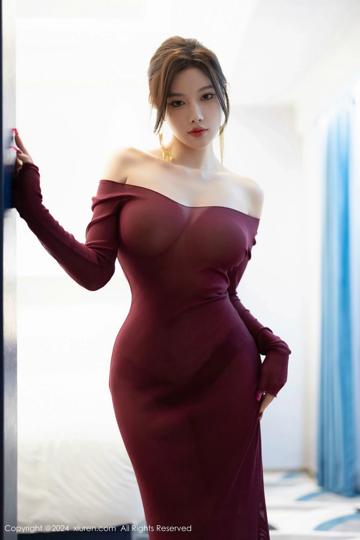 [[XiuRen秀人网]秀人网]No.9348_女神杨晨晨Yome性感红色连衣裙配超薄肉丝秀丰腴身材诱惑写真82P