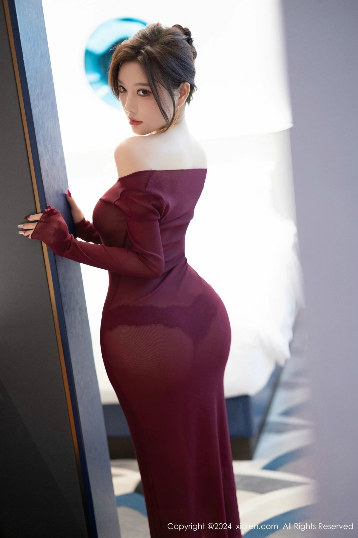 [[XiuRen秀人网]秀人网]No.9348_女神杨晨晨Yome性感红色连衣裙配超薄肉丝秀丰腴身材诱惑写真82P