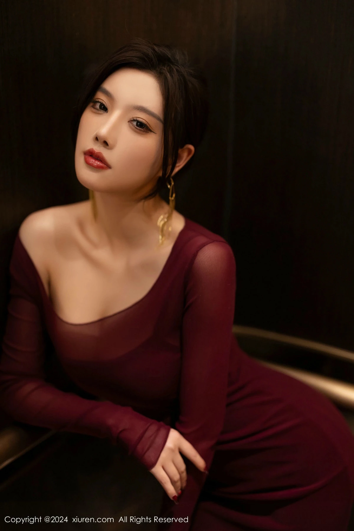 [[XiuRen秀人网]秀人网]No.9348_女神杨晨晨Yome性感红色连衣裙配超薄肉丝秀丰腴身材诱惑写真82P