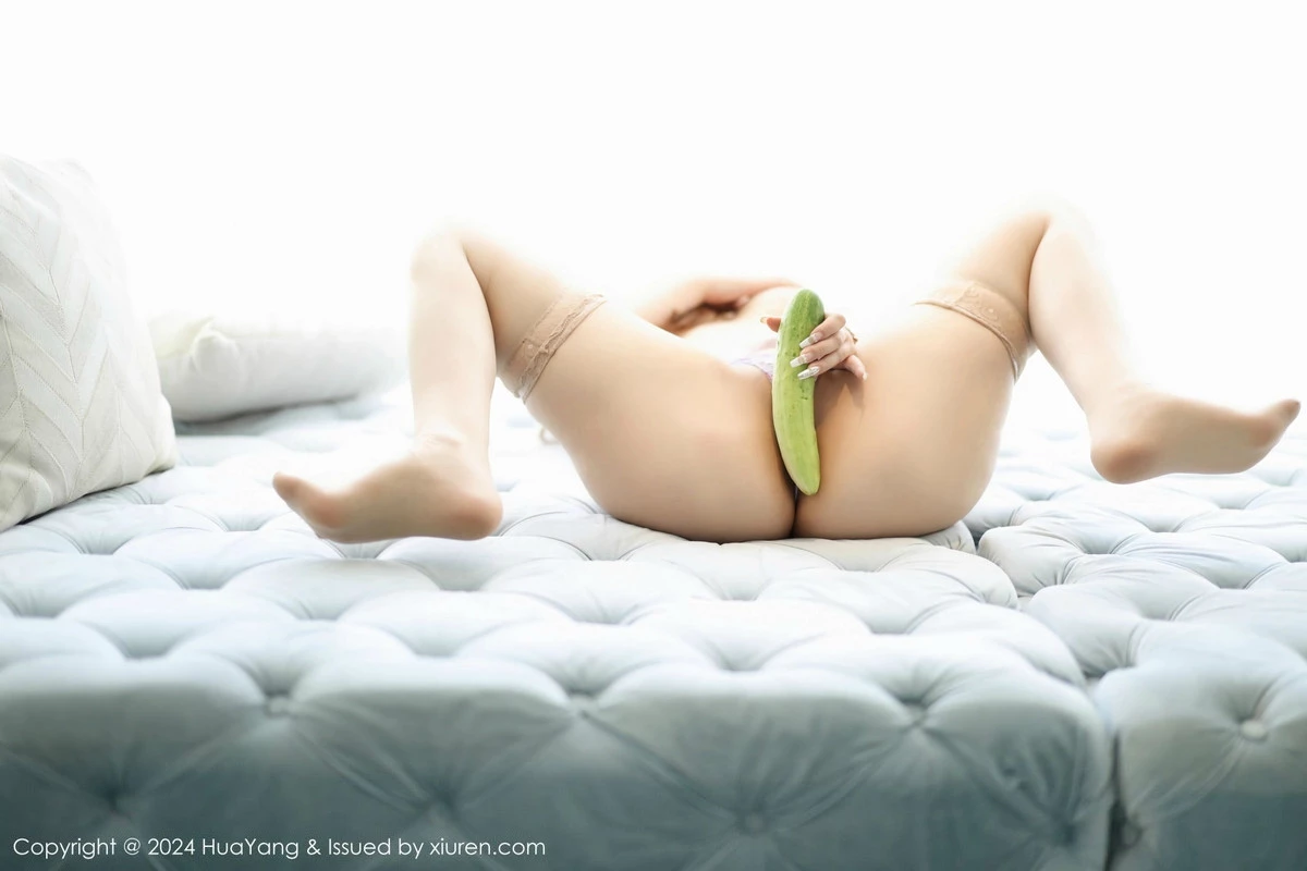 [YouMi尤蜜荟]Vol.1105_模特小海臀Rena性感缕空吊带长裙配肉丝袜秀丰满身材诱惑写真50P