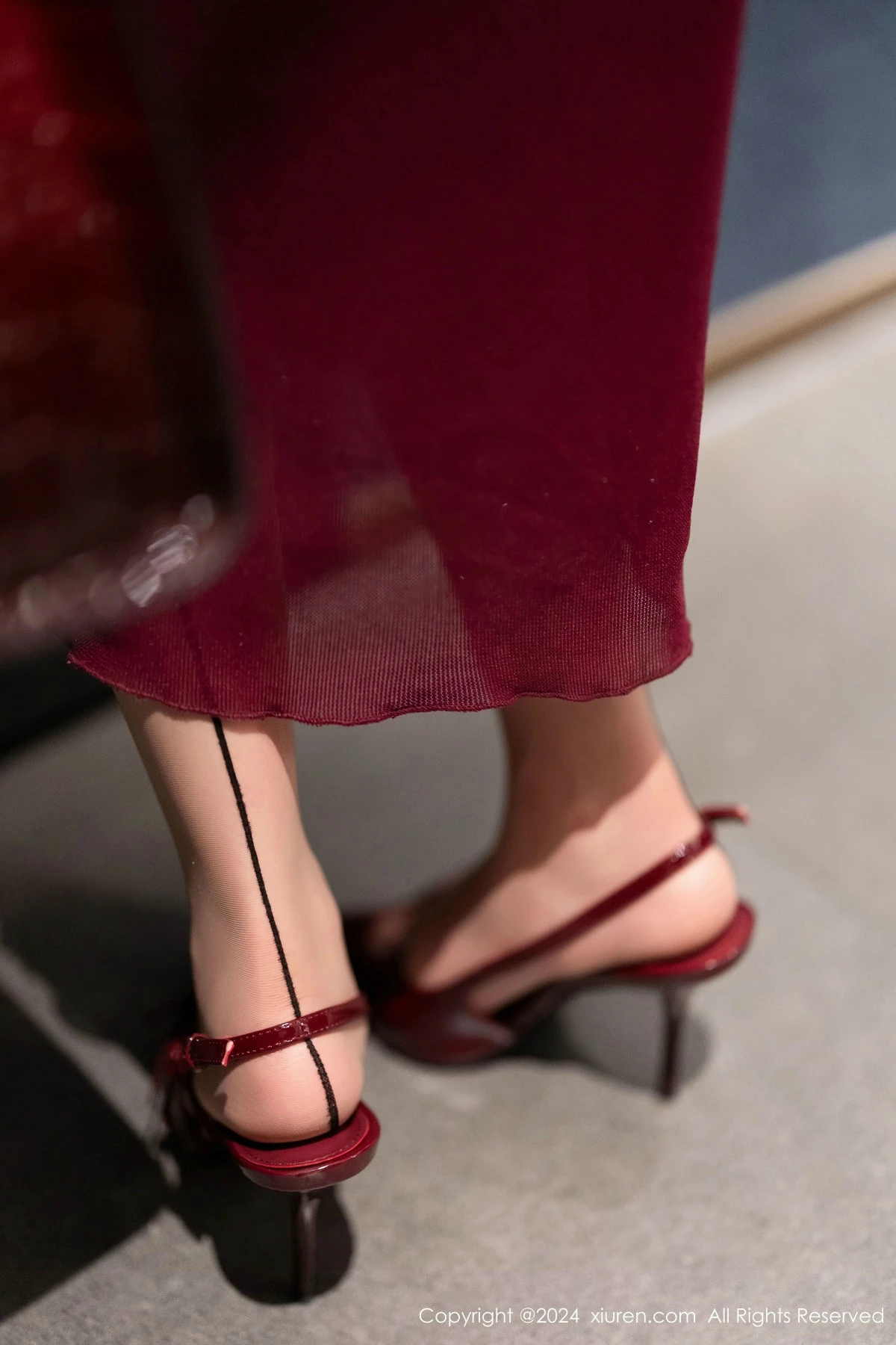 [[XiuRen秀人网]秀人网]No.9348_女神杨晨晨Yome性感红色连衣裙配超薄肉丝秀丰腴身材诱惑写真82P