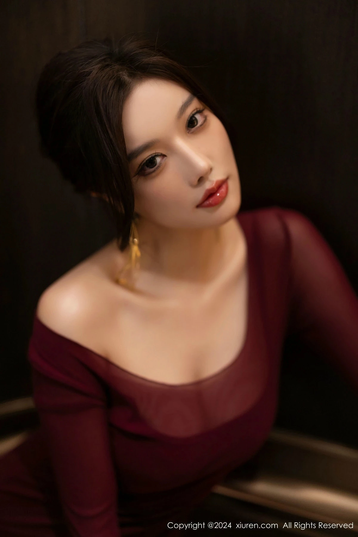 [[XiuRen秀人网]秀人网]No.9348_女神杨晨晨Yome性感红色连衣裙配超薄肉丝秀丰腴身材诱惑写真82P