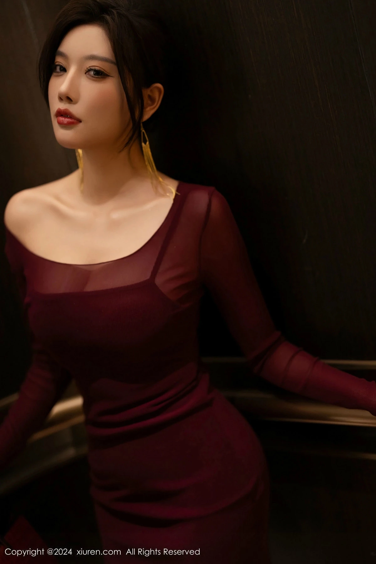 [[XiuRen秀人网]秀人网]No.9348_女神杨晨晨Yome性感红色连衣裙配超薄肉丝秀丰腴身材诱惑写真82P